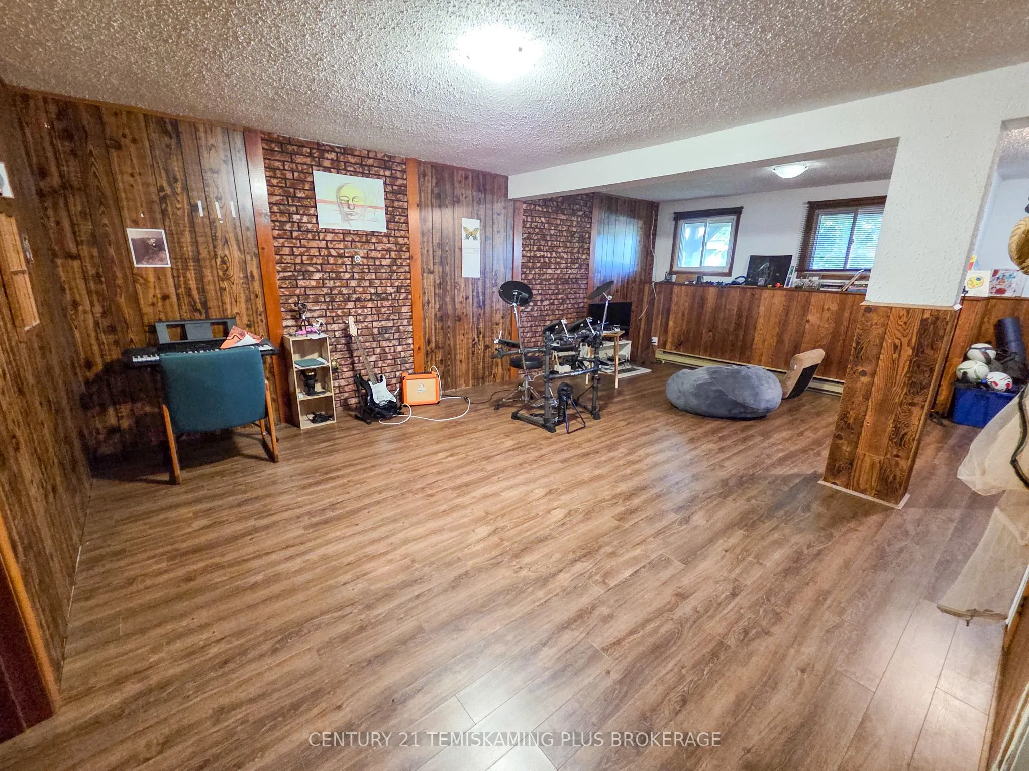 134-136 King Street W