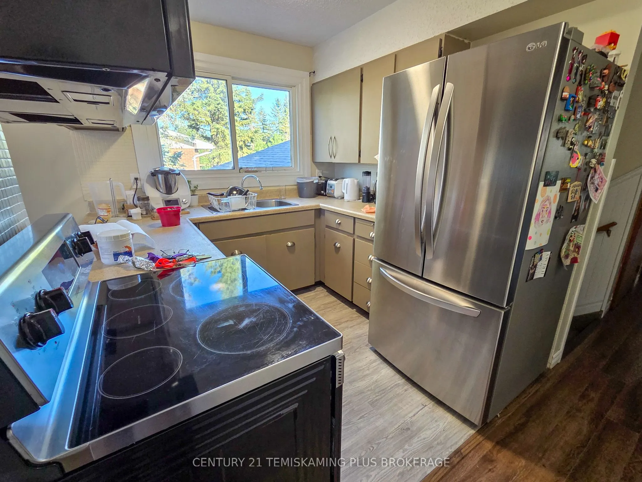 134-136 King Street W