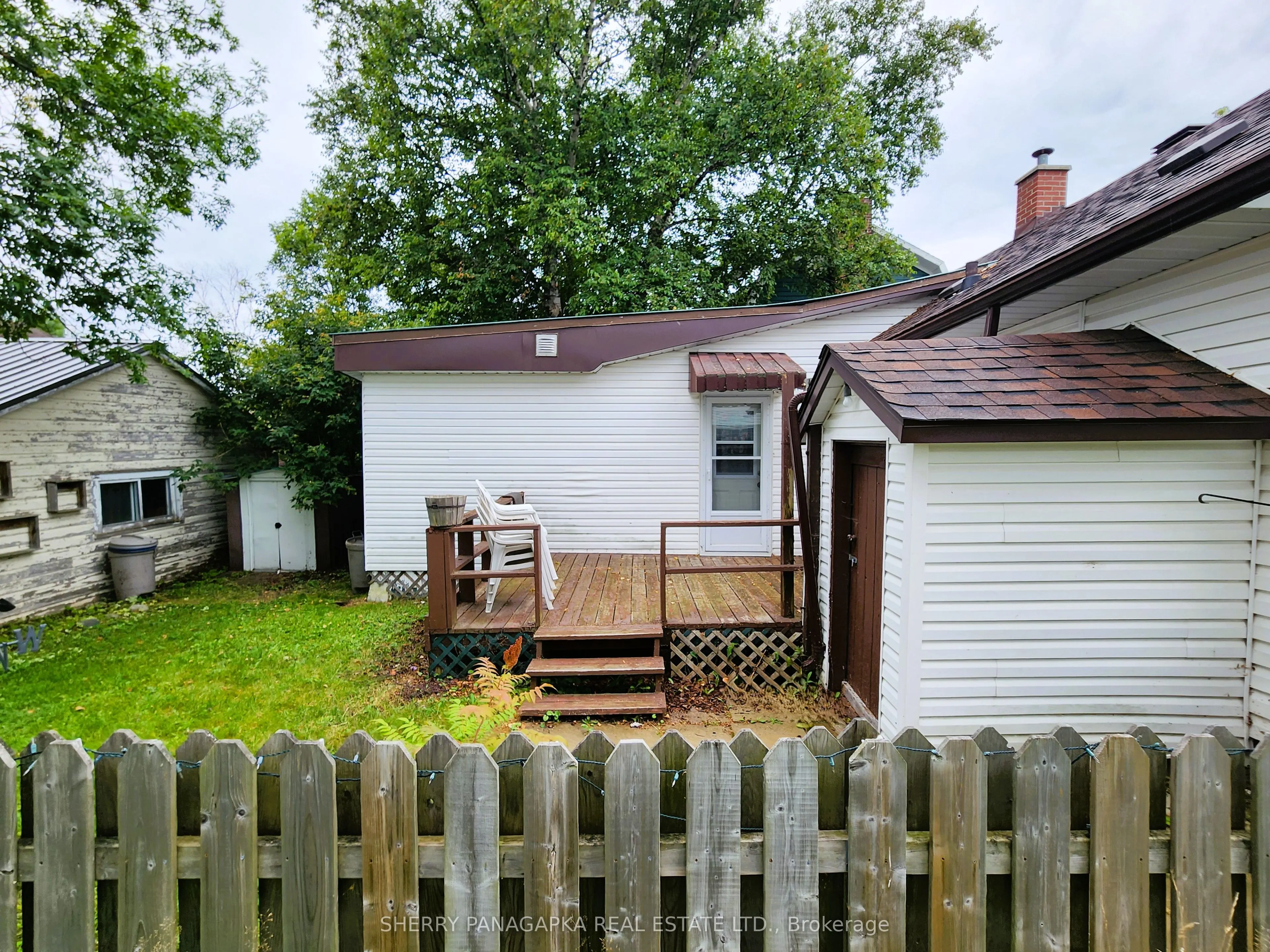 85 Government Road E