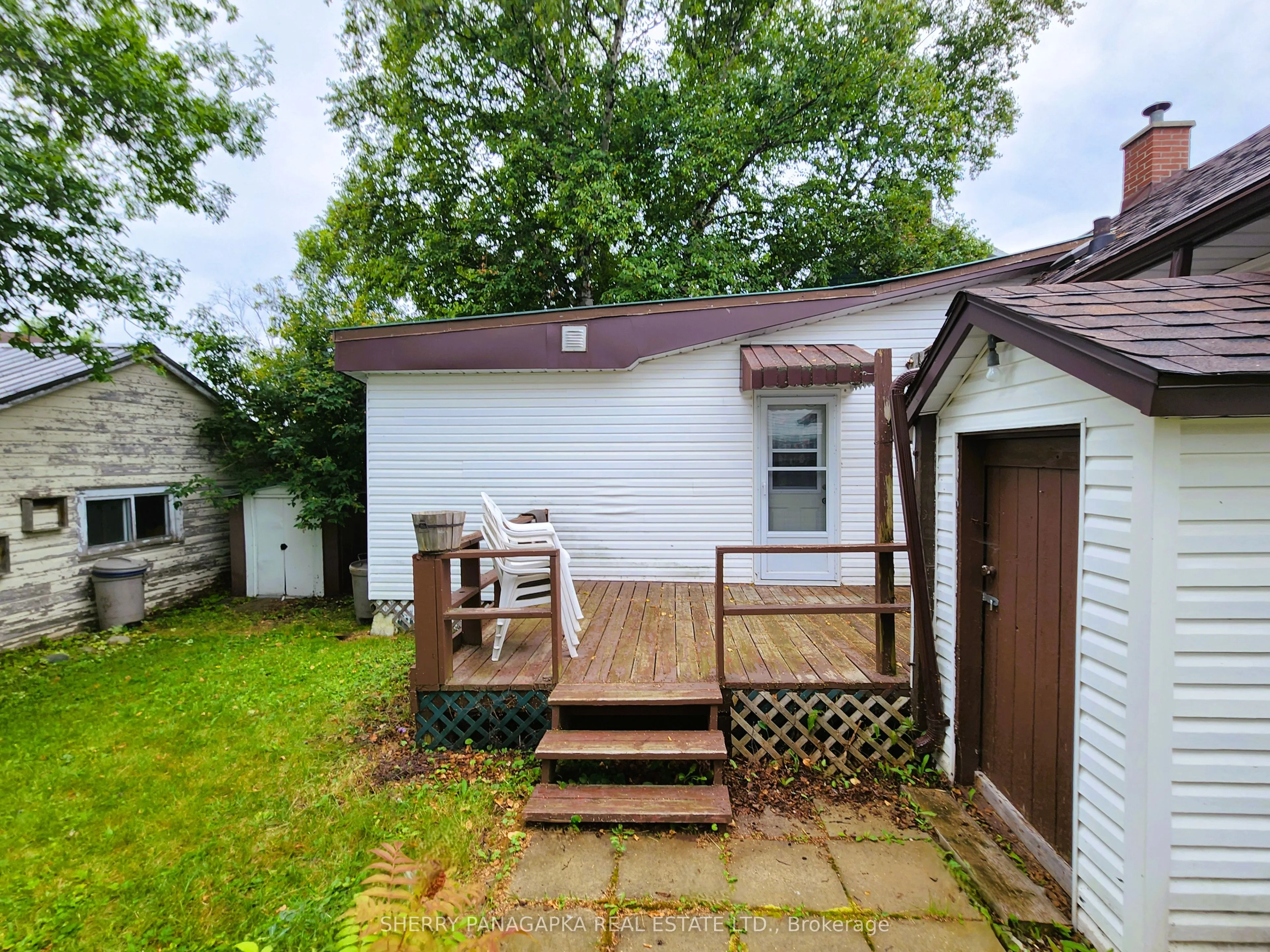 85 Government Road E