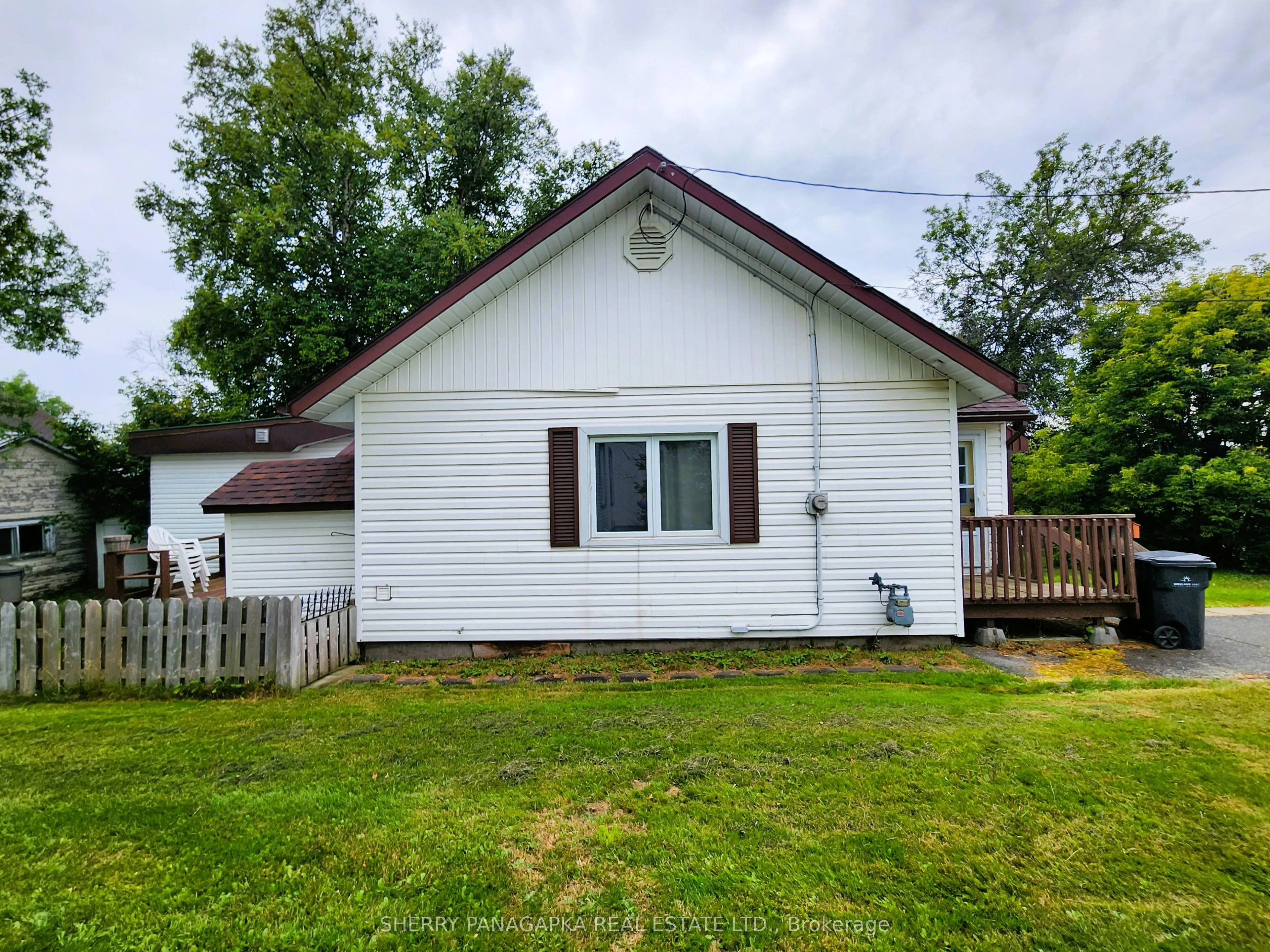 85 Government Road E