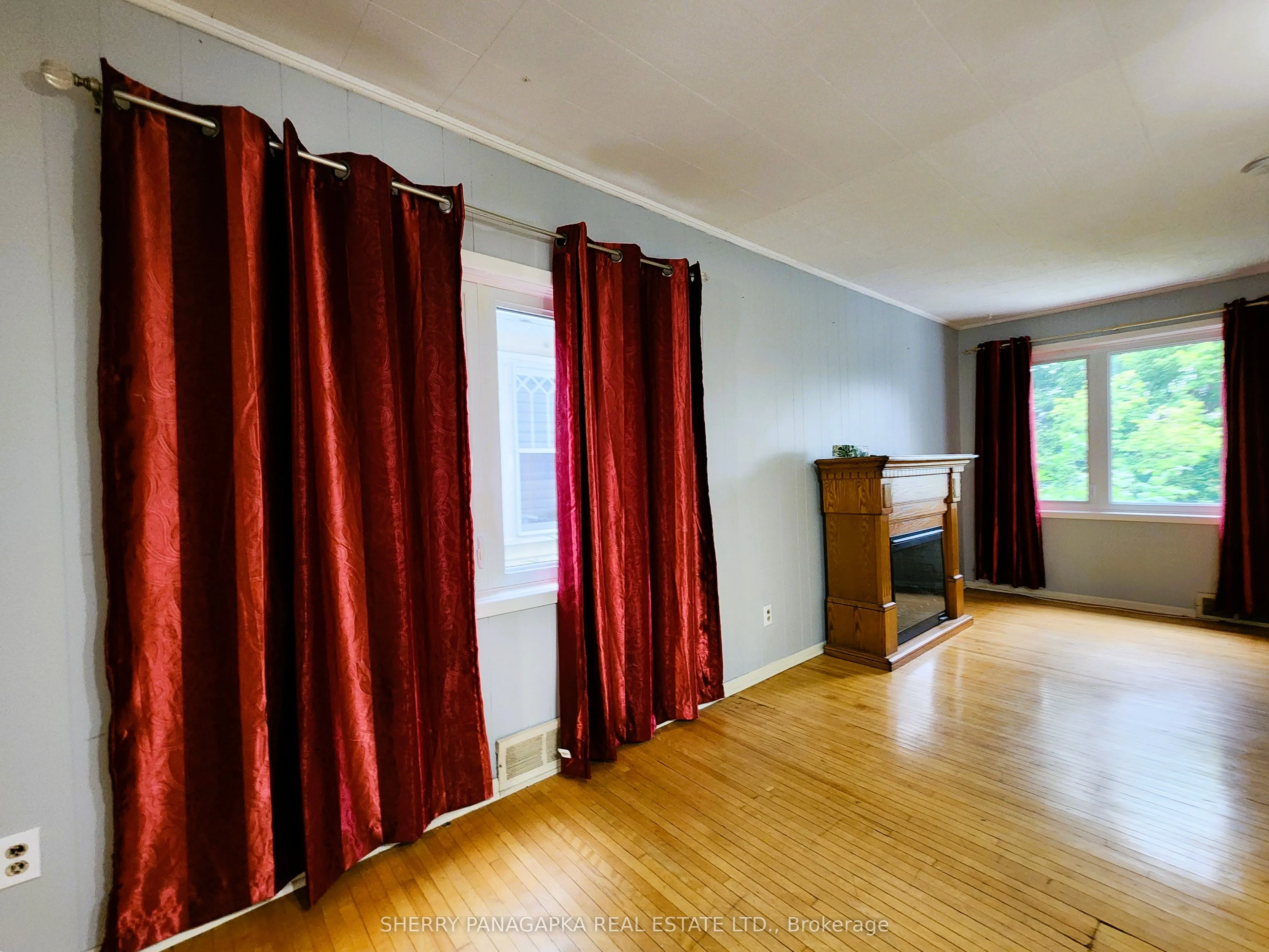 85 Government Road E