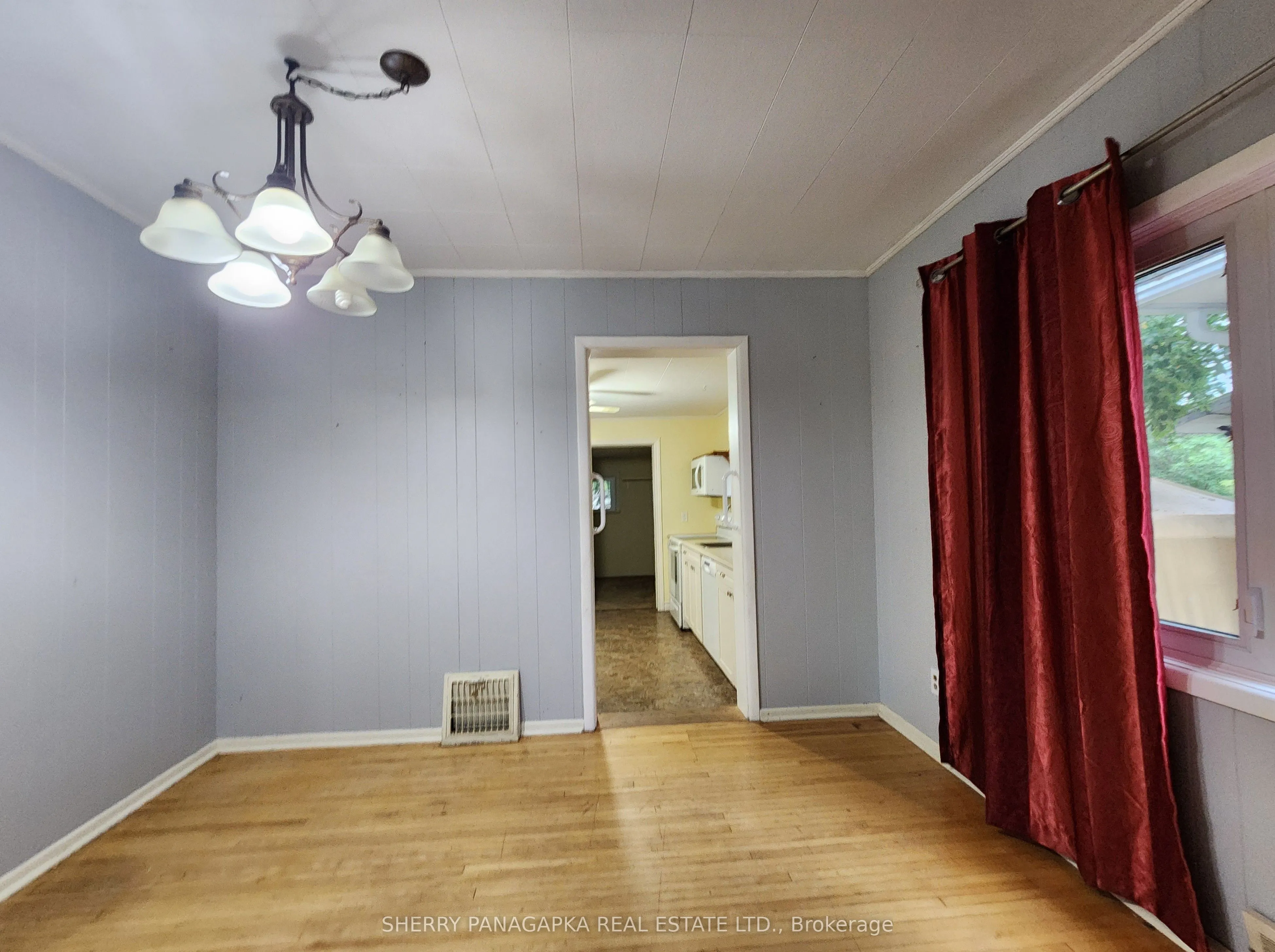 85 Government Road E