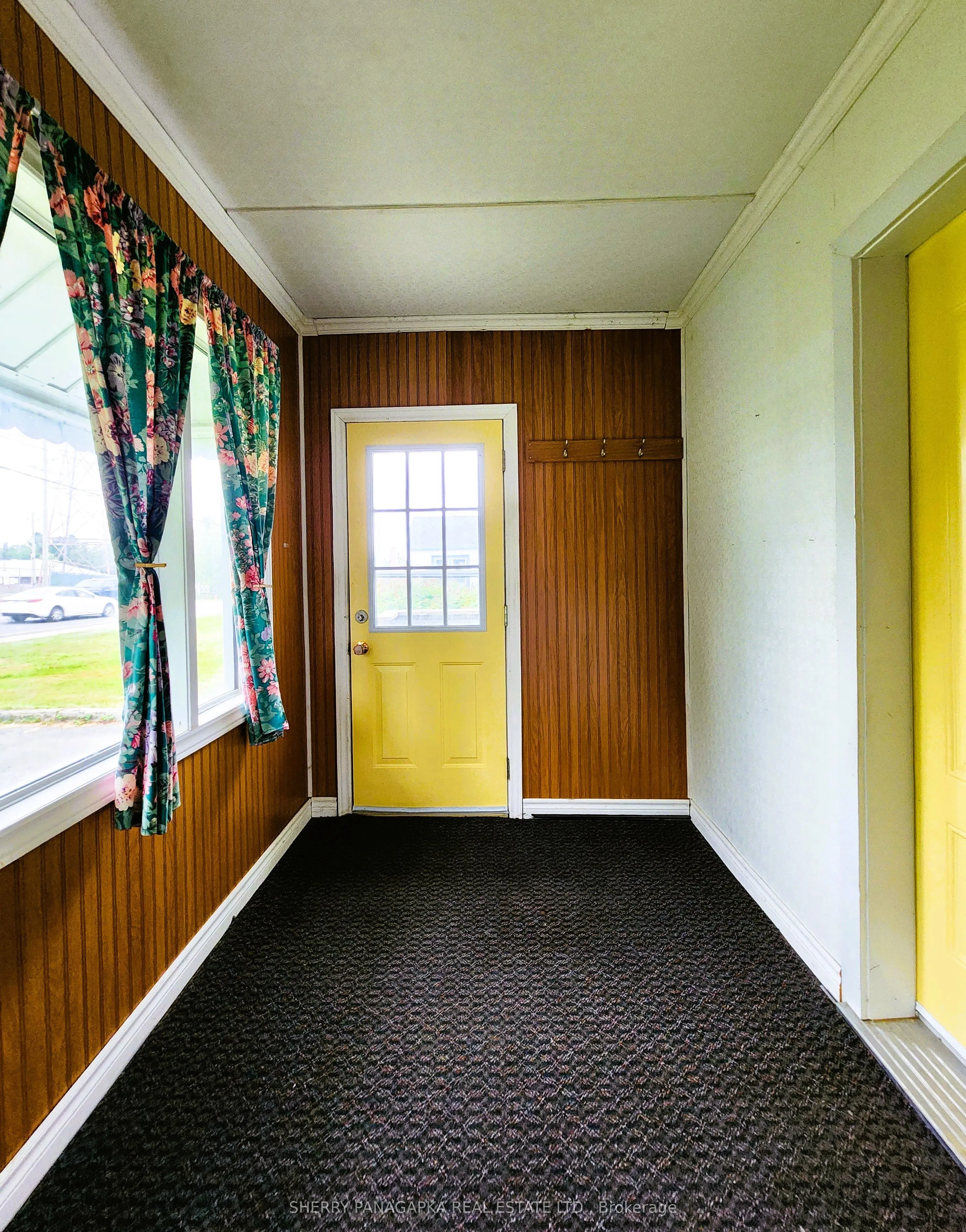85 Government Road E