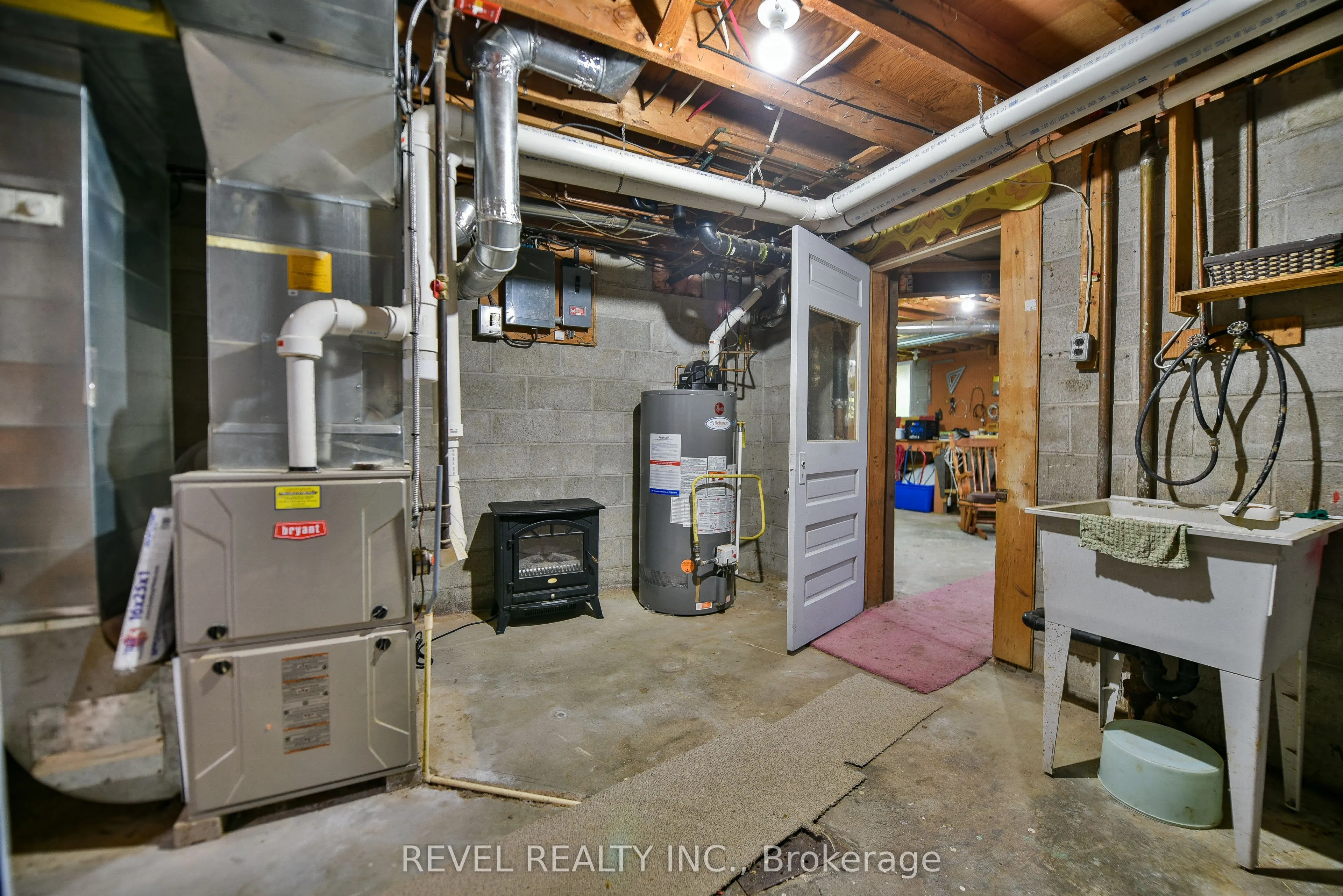 675 Hart Street