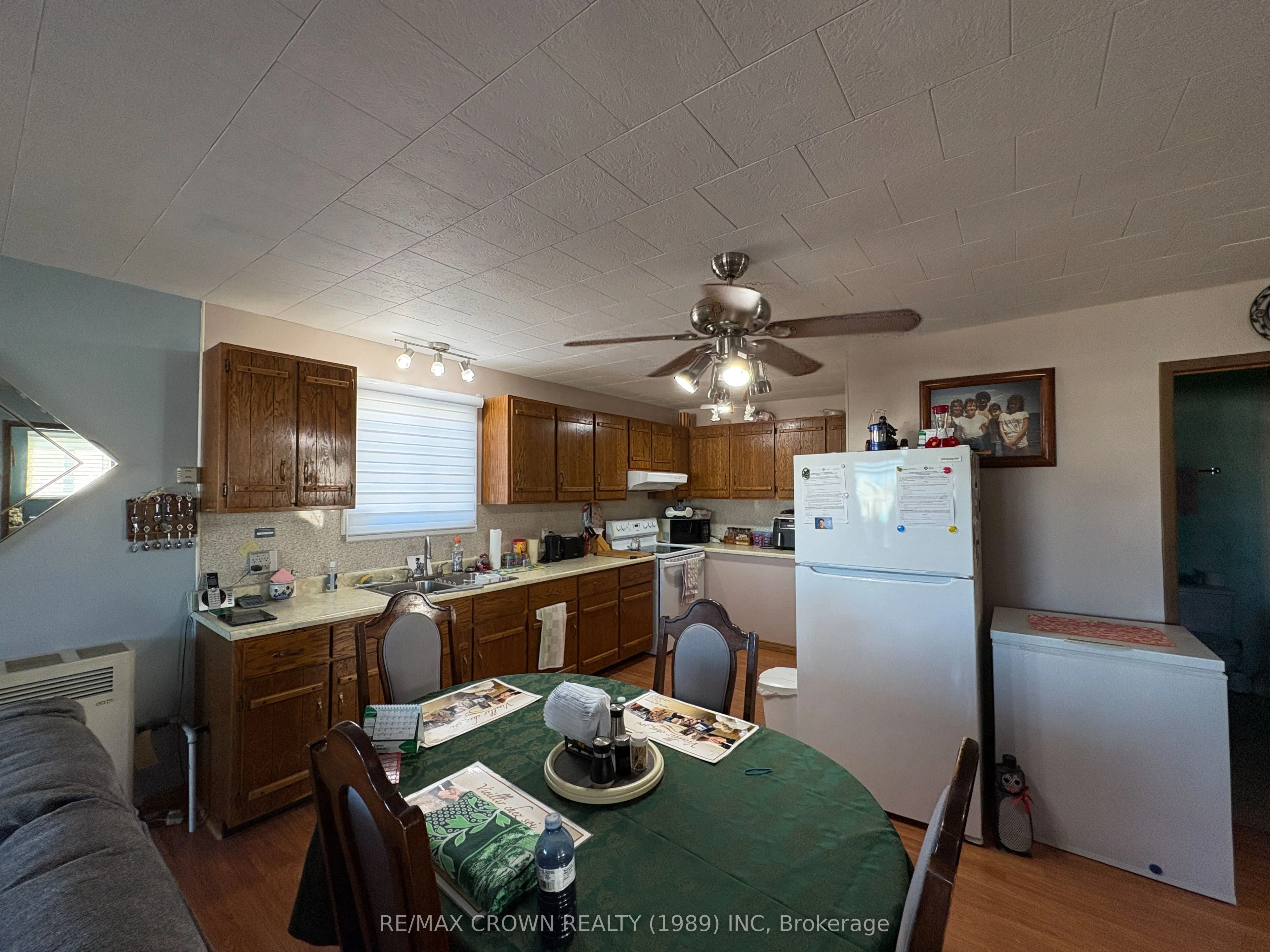 213 Balmoral Avenue W