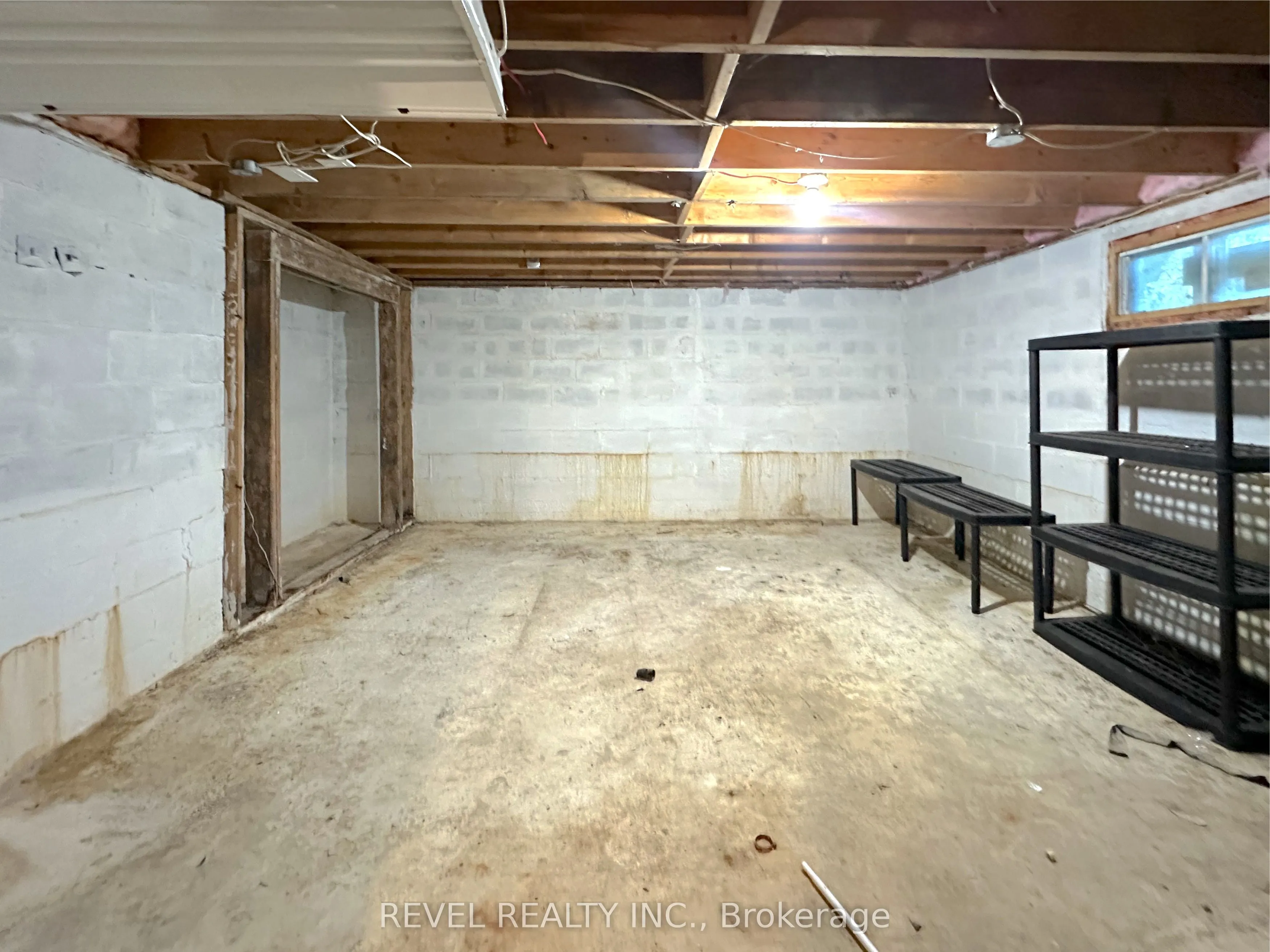 343 Macdougall Avenue