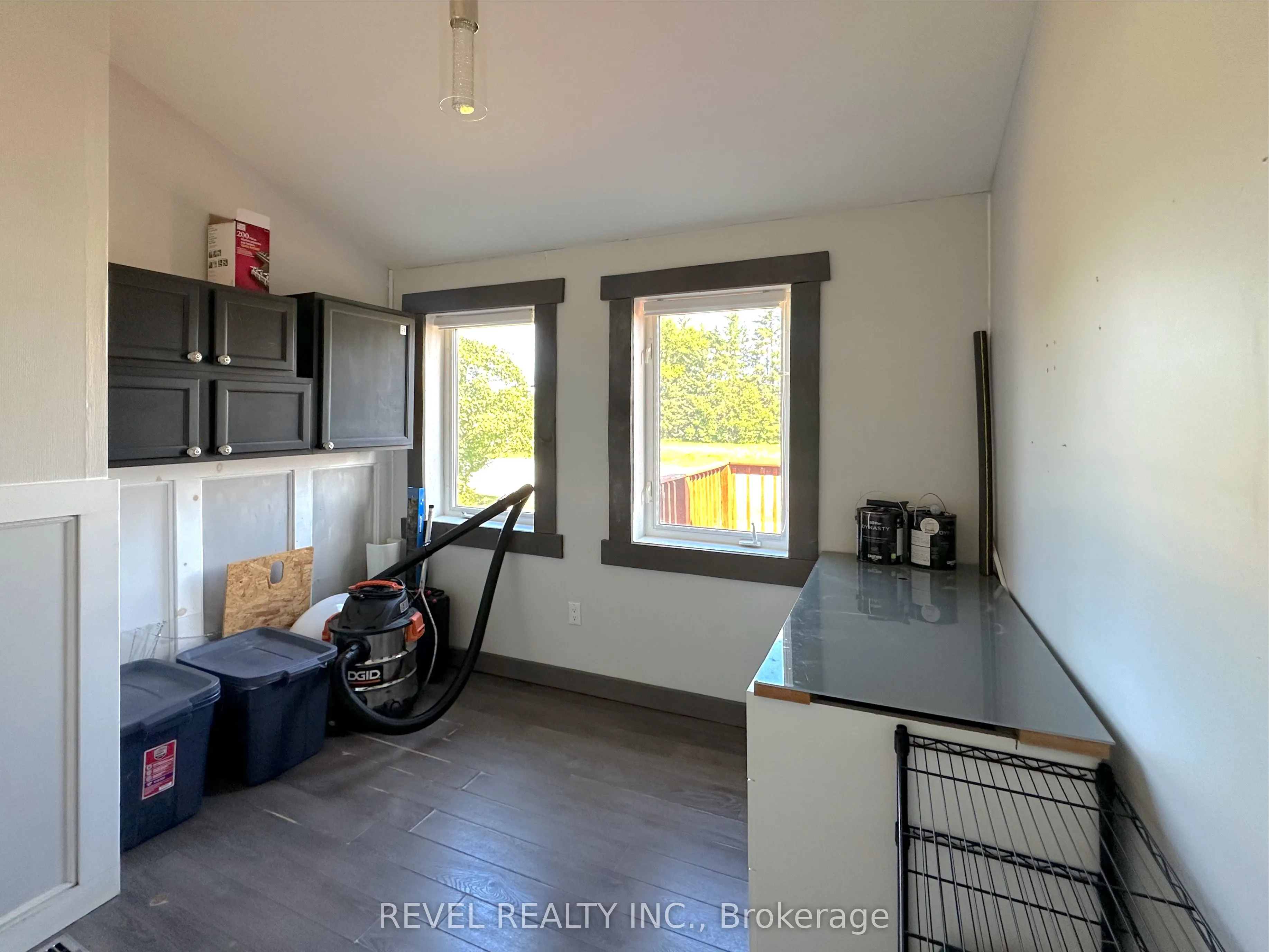 343 Macdougall Avenue
