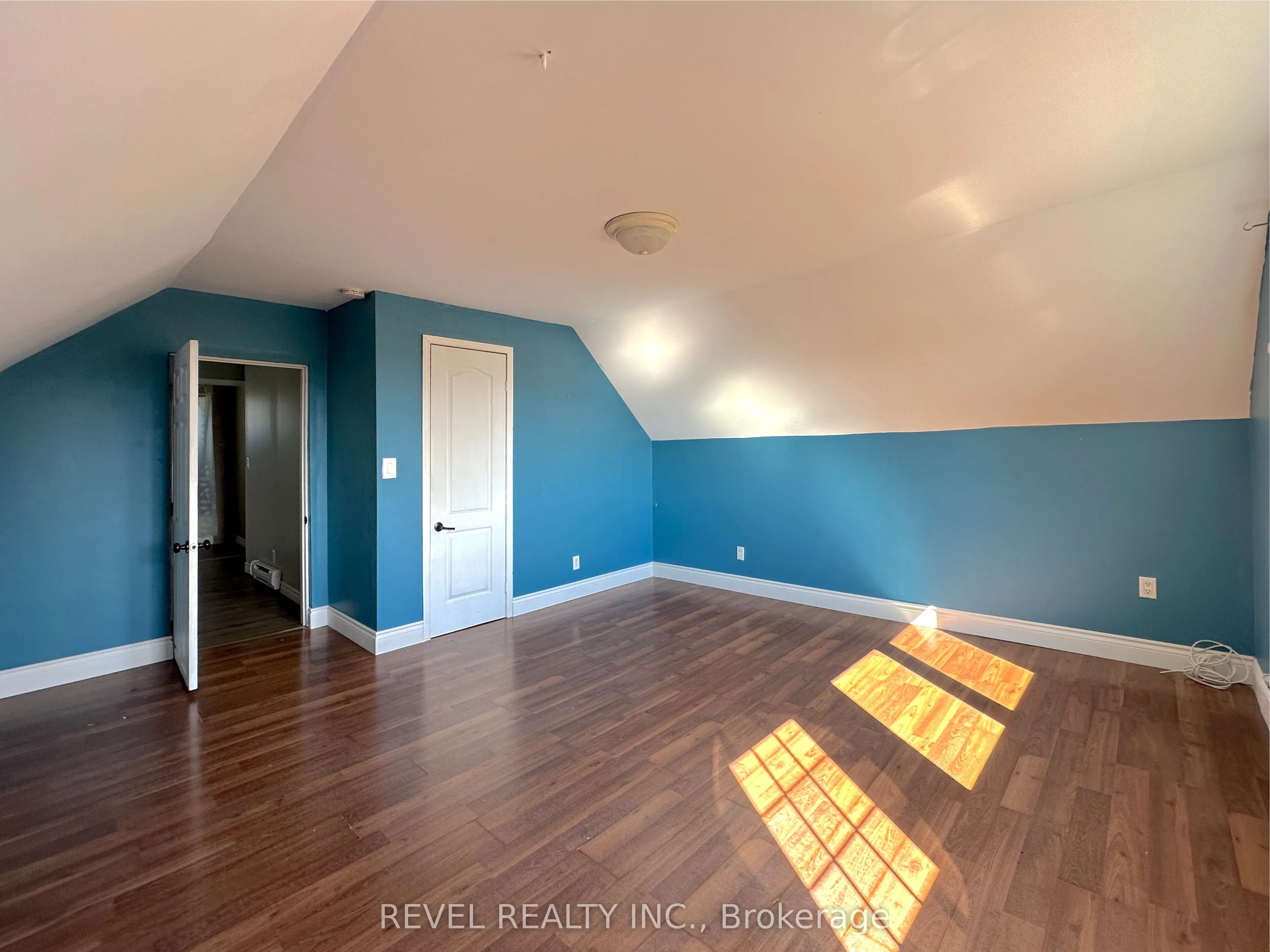 343 Macdougall Avenue