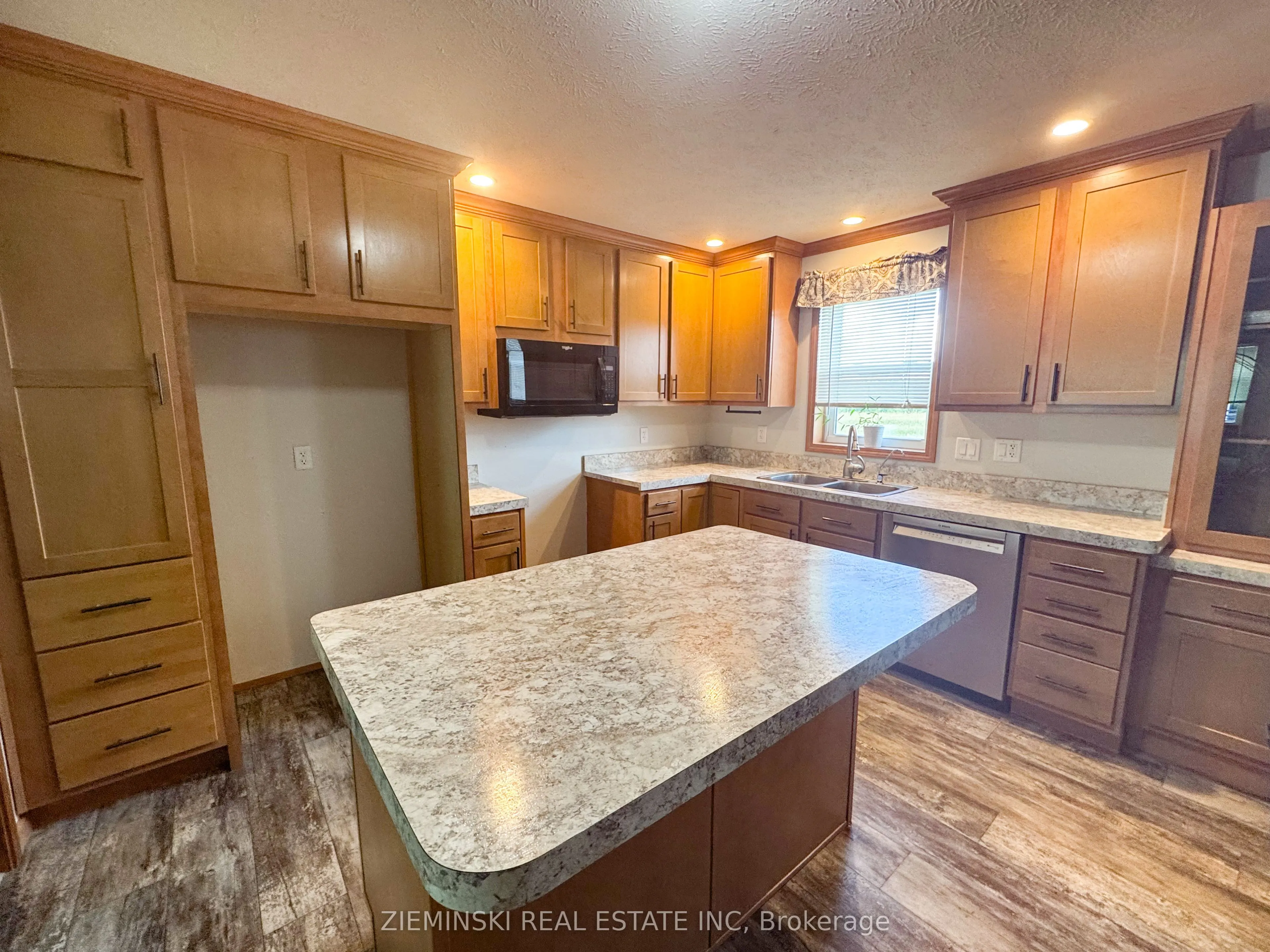 1089 Sapphire Road