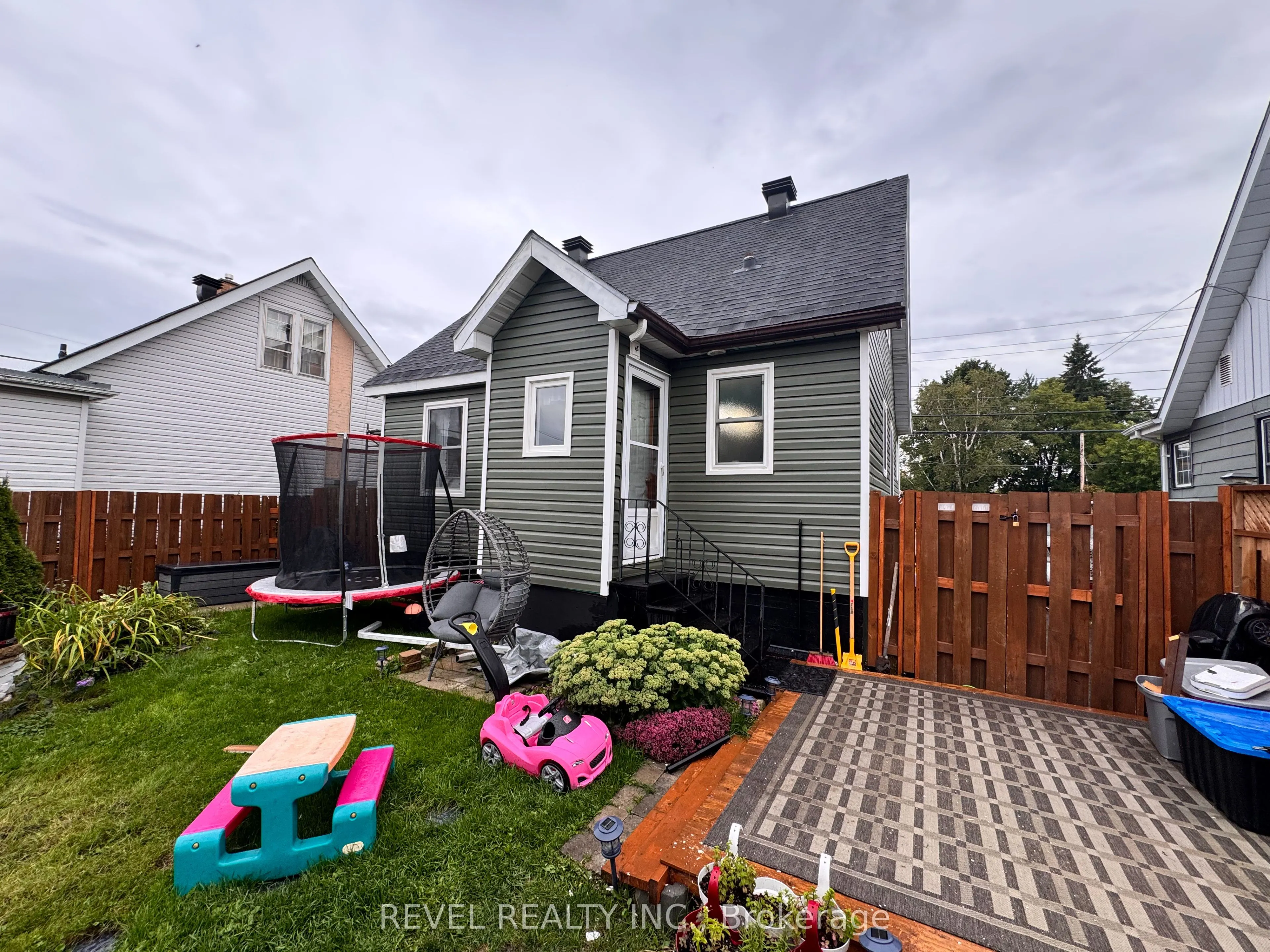 304 Ross Avenue E