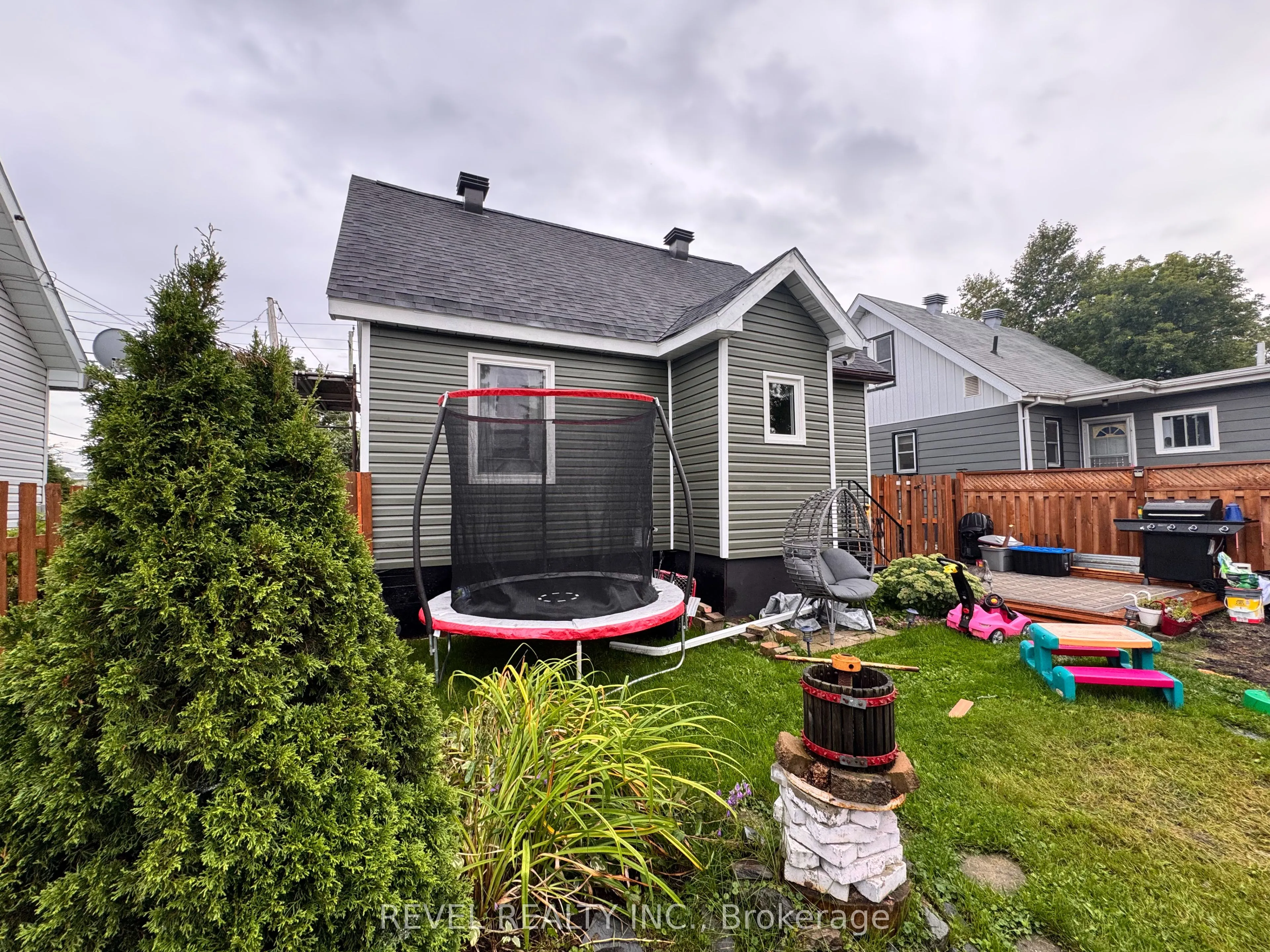 304 Ross Avenue E