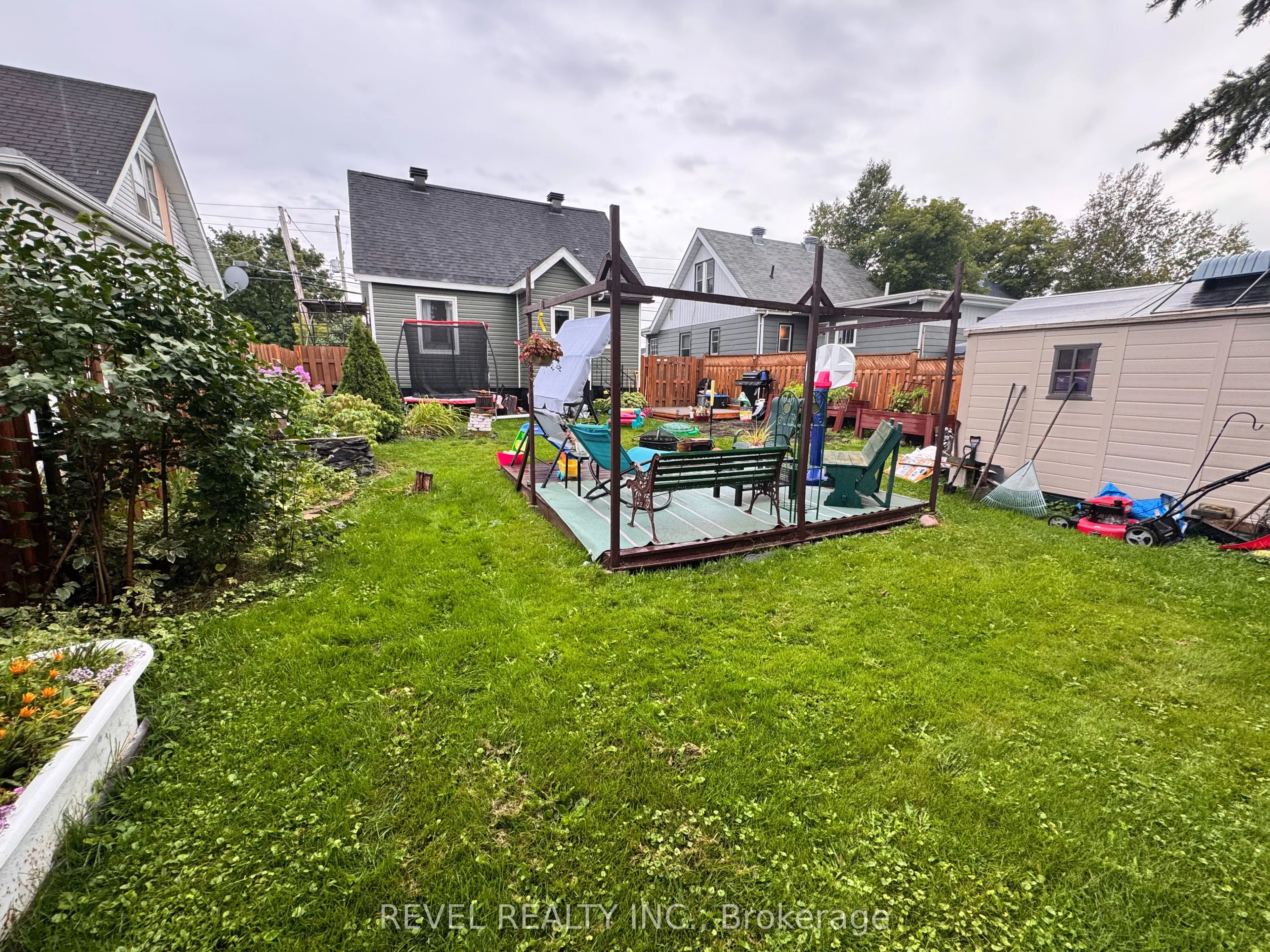 304 Ross Avenue E