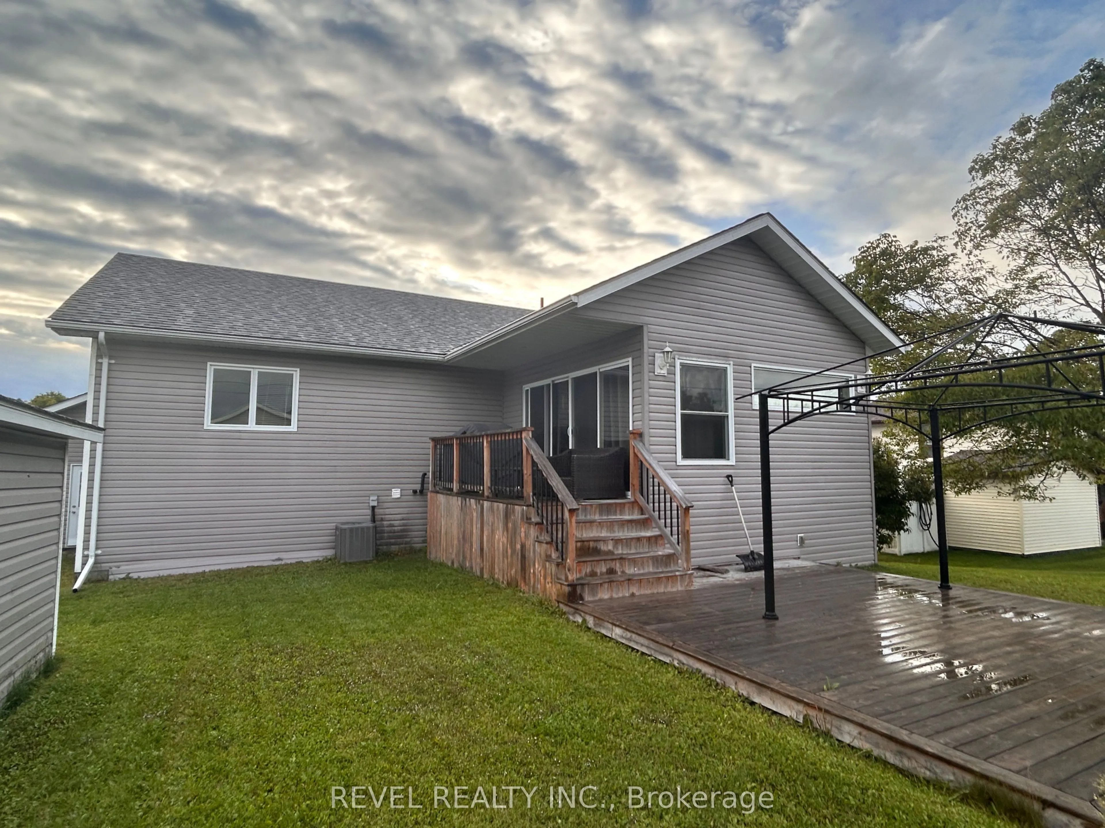 354 Seventeenth Avenue