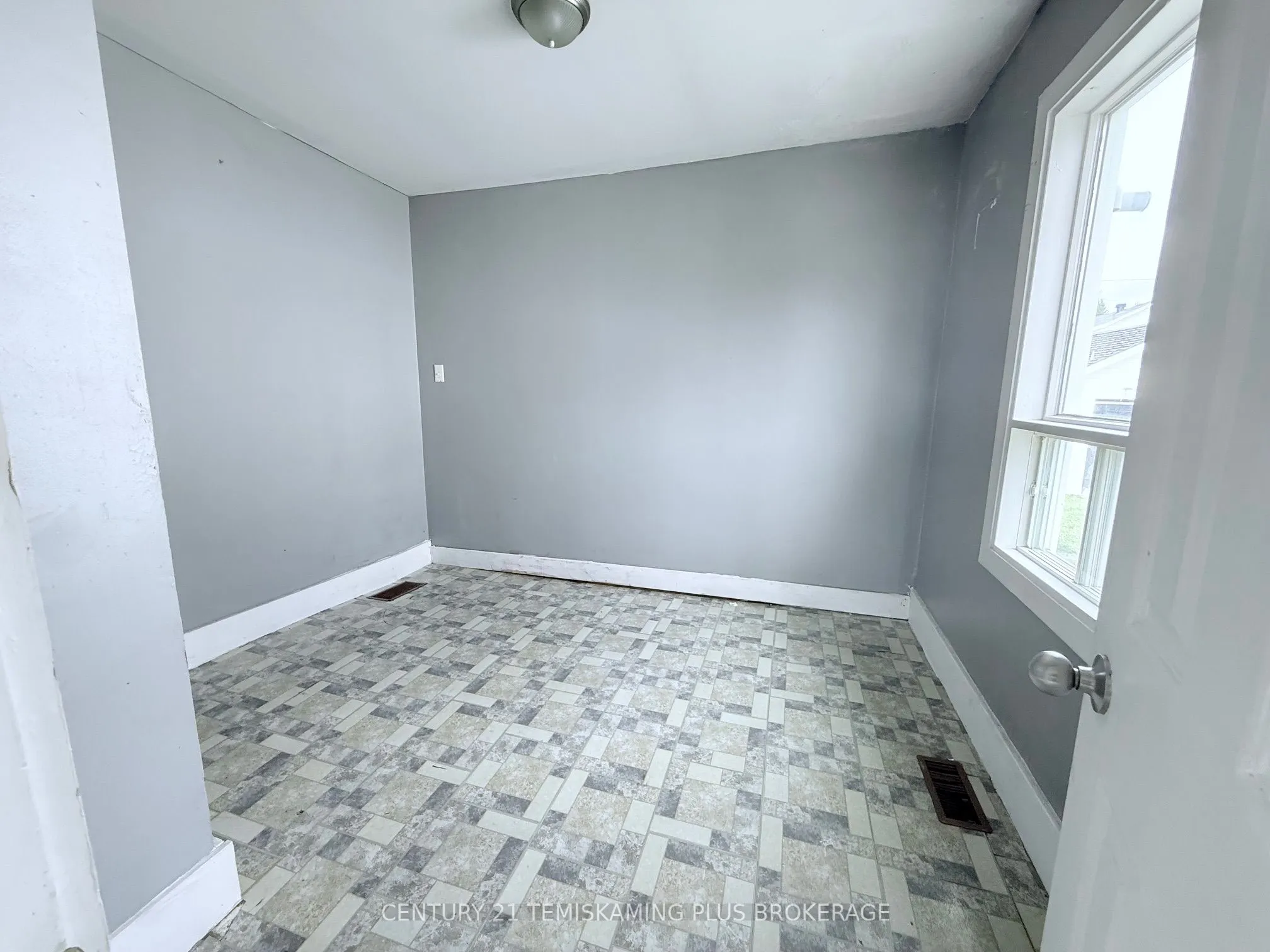 80 Poplar Avenue