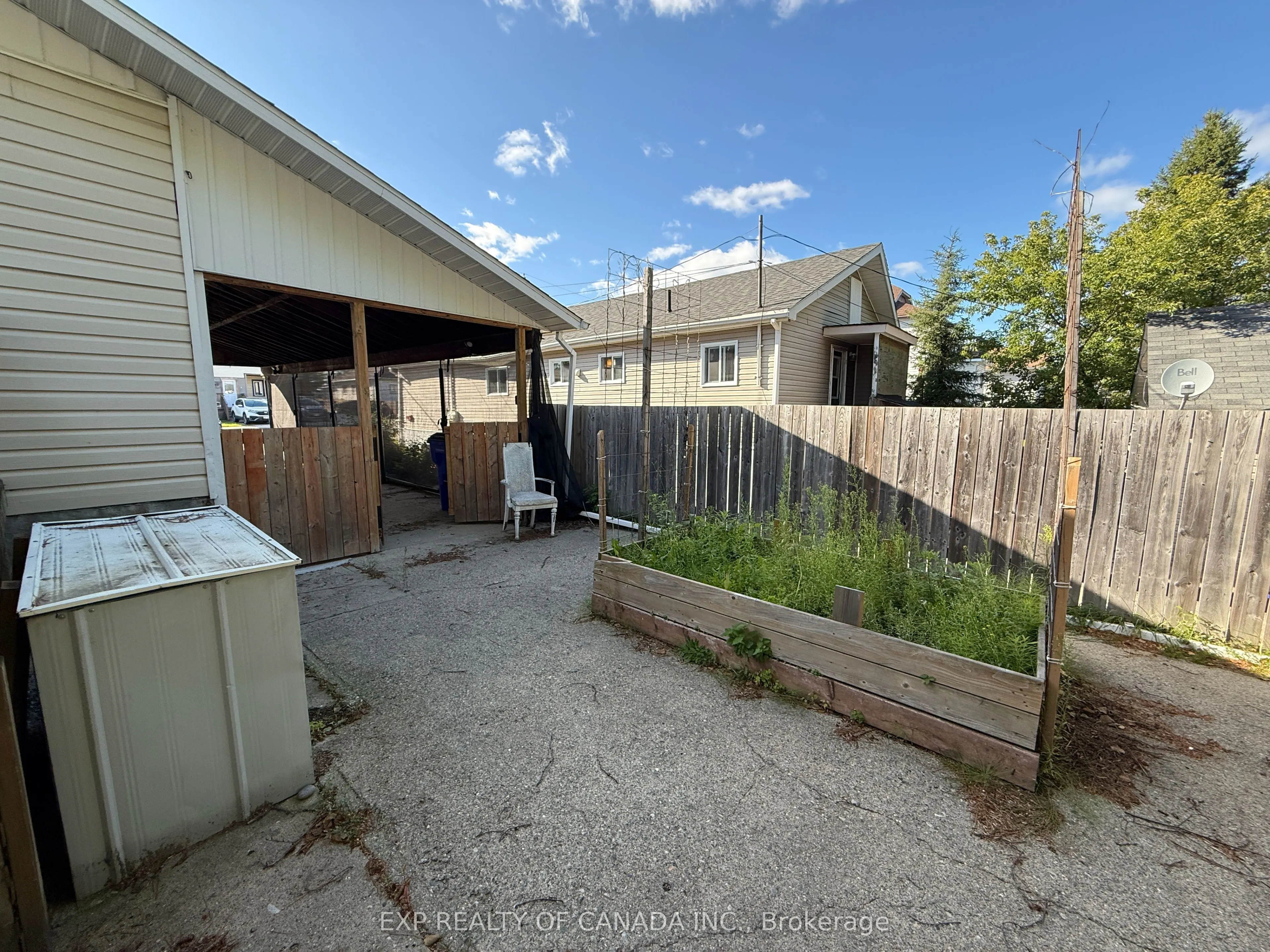 576 Spruce Street S