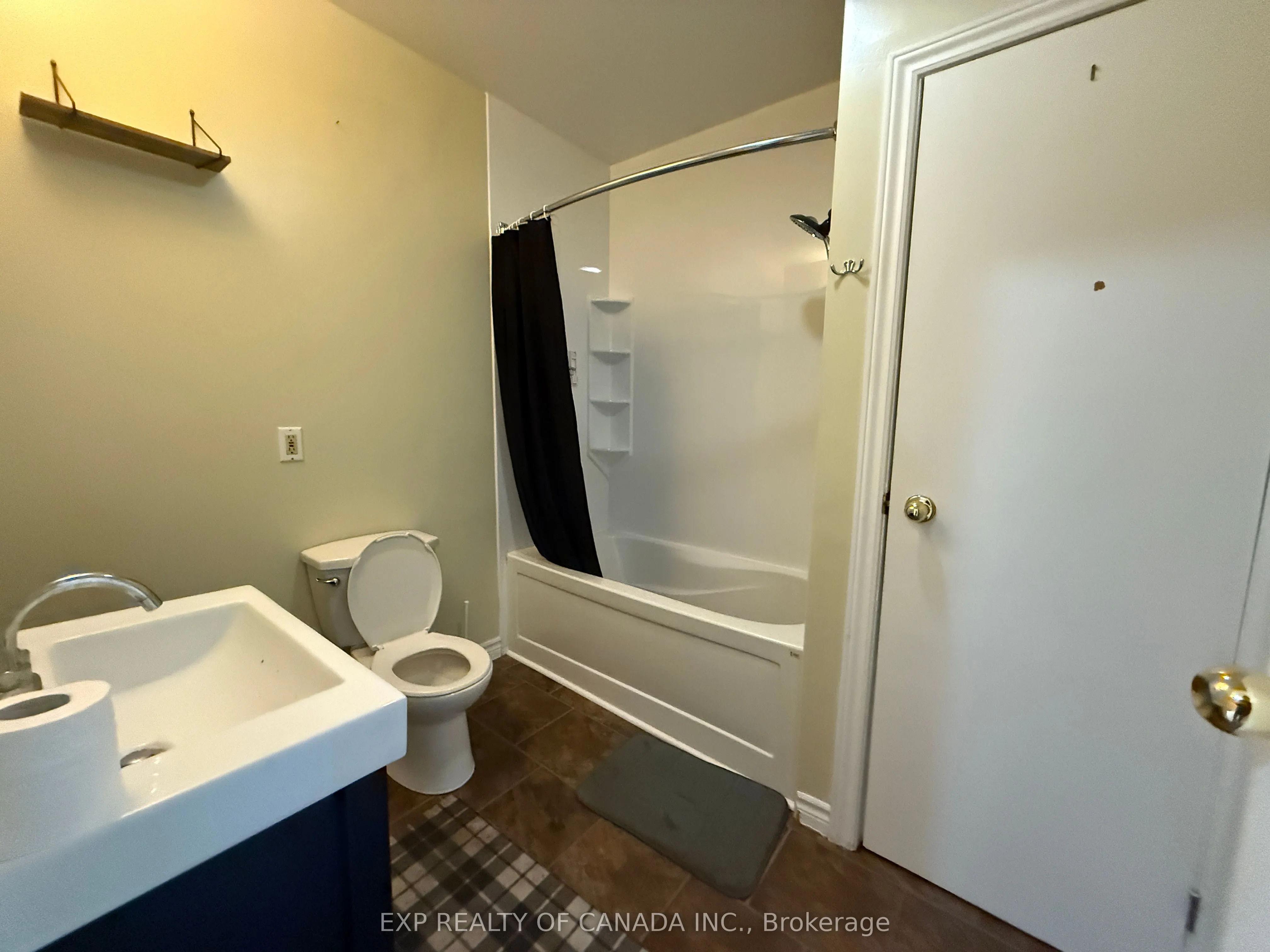 576 Spruce Street S