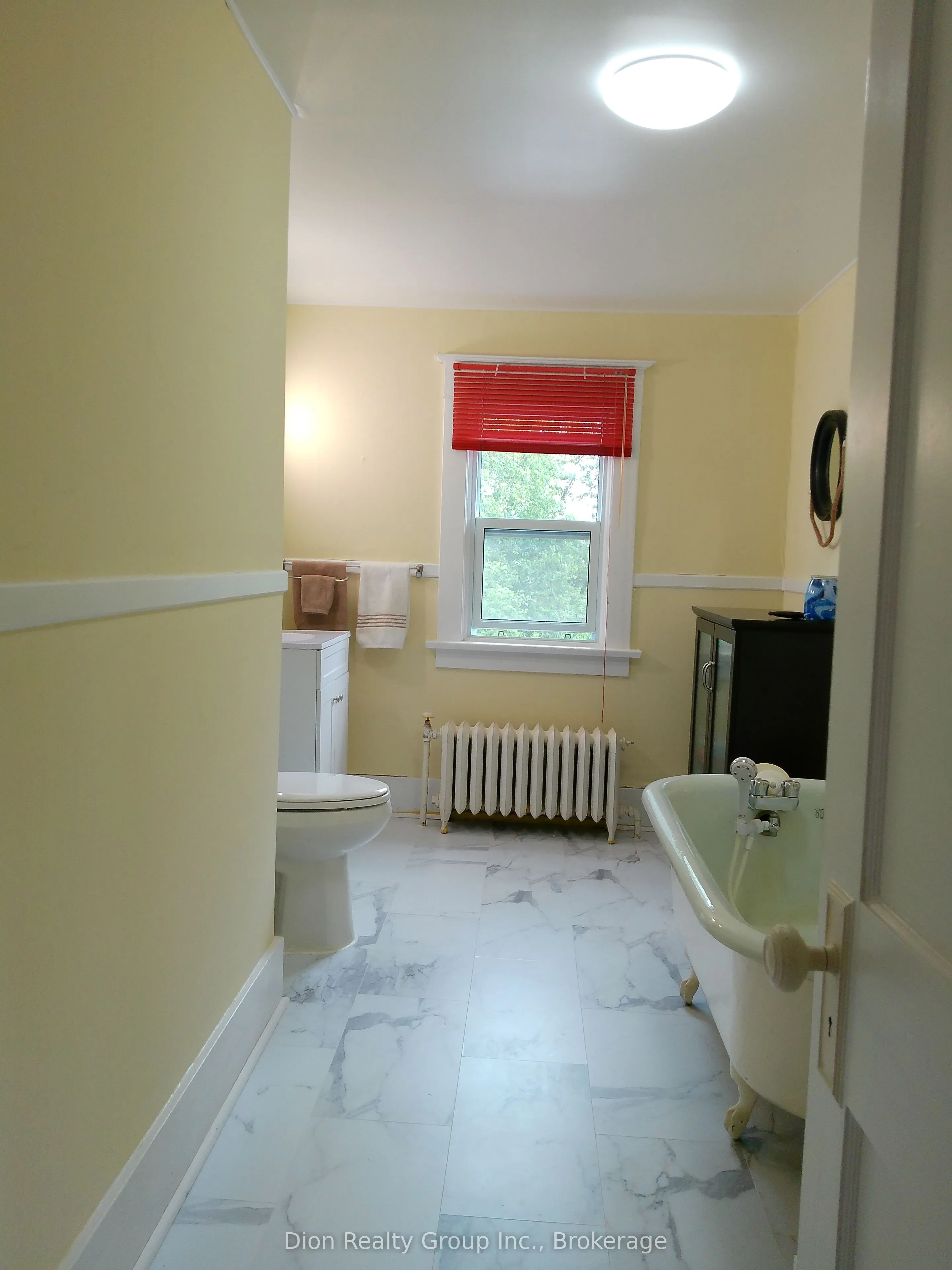 120 Government Road W