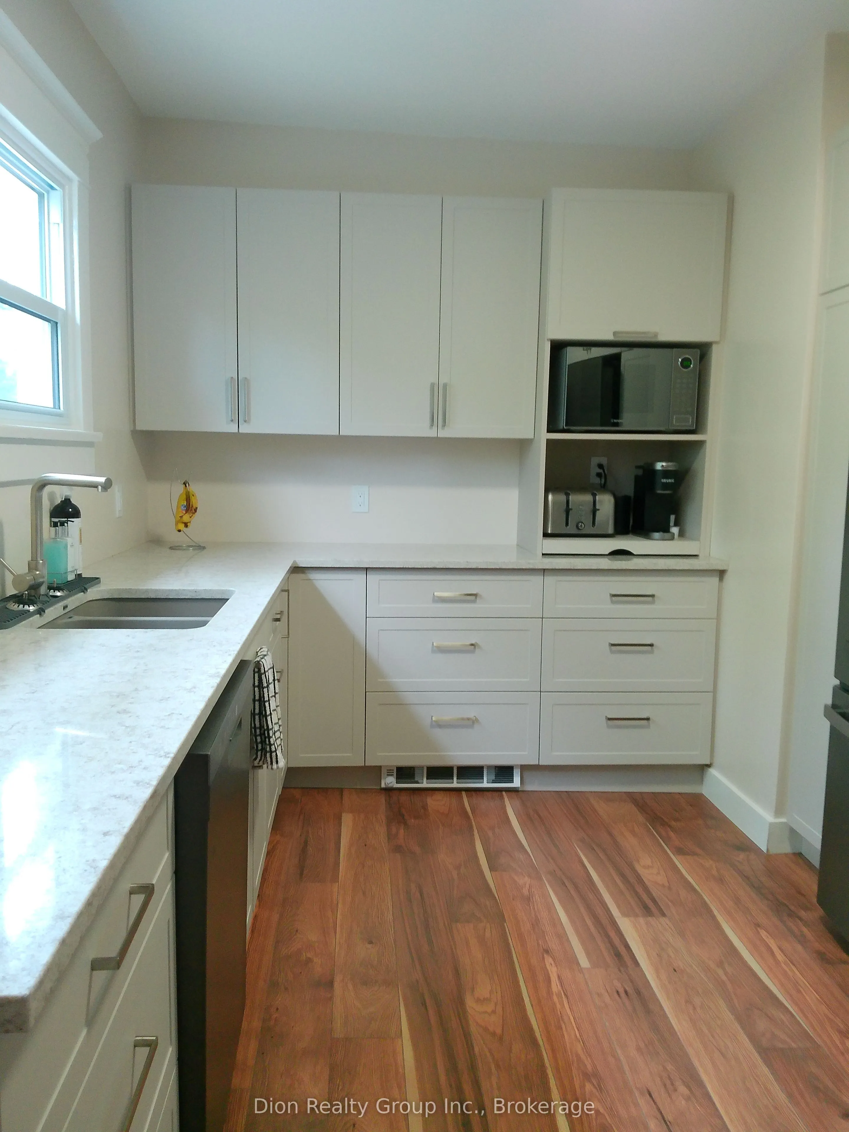 120 Government Road W