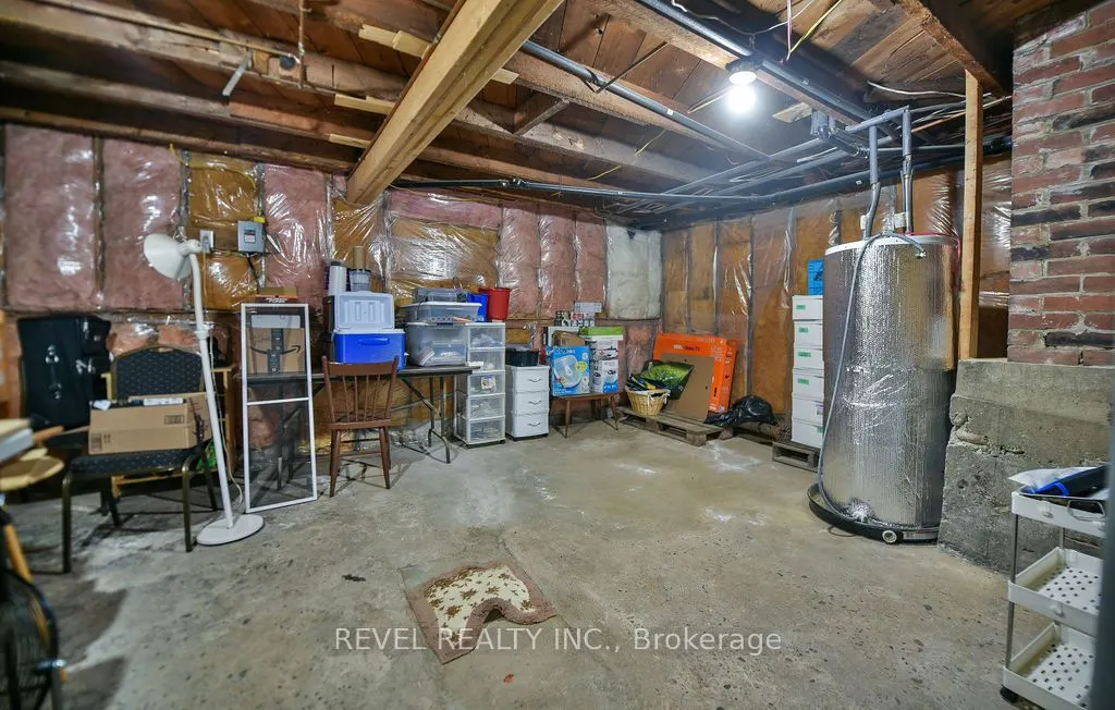 215 Cedar Street N