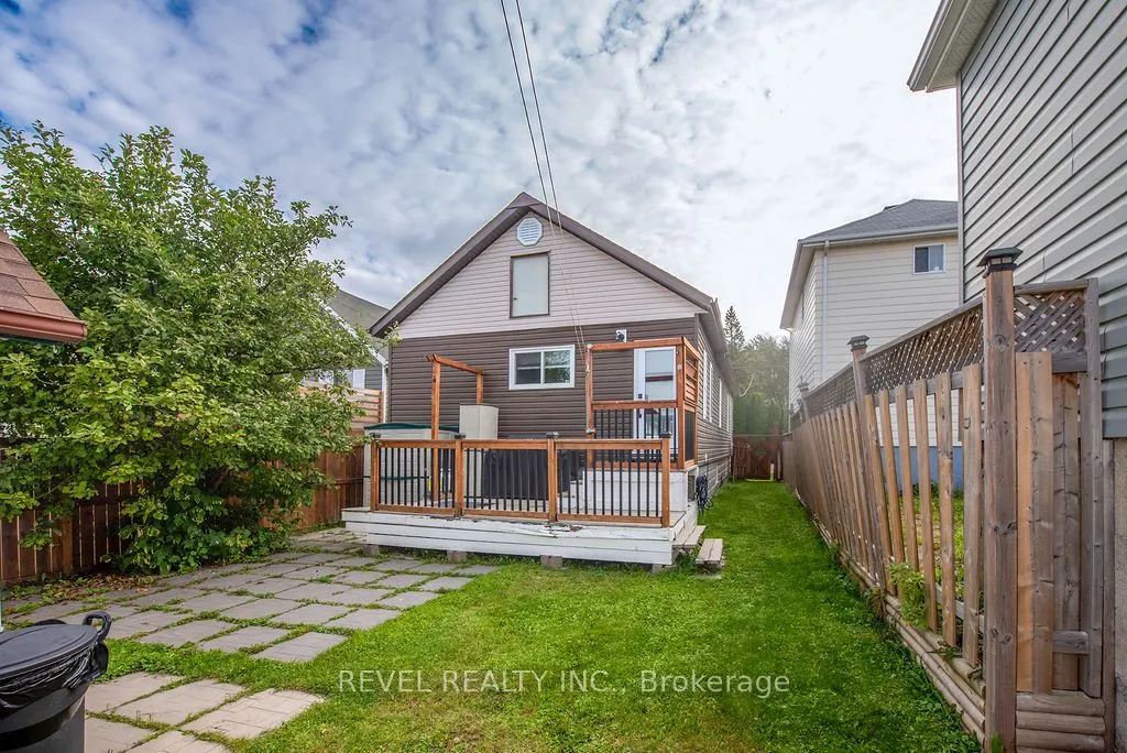215 Cedar Street N