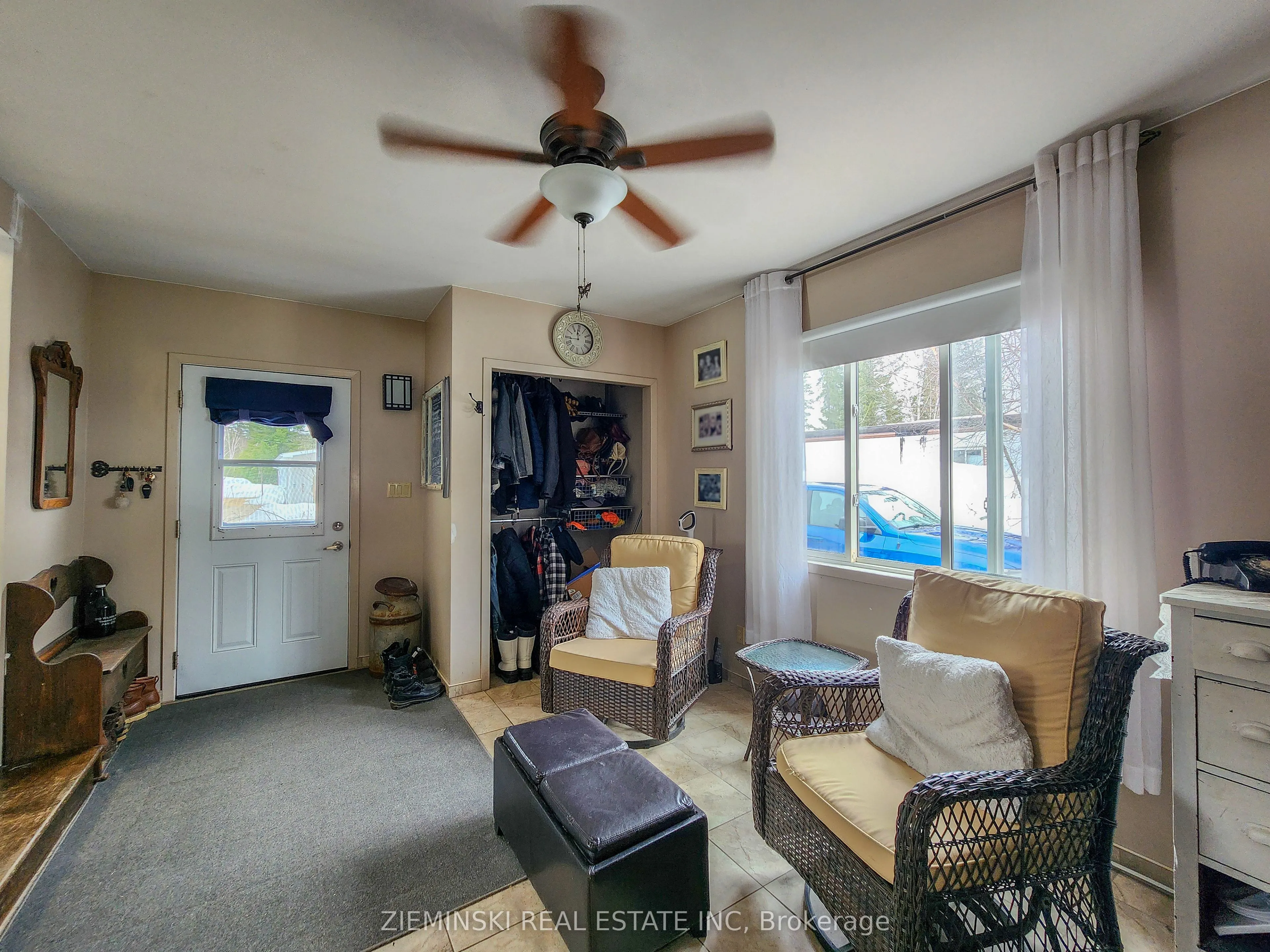 21-8885 11 Highway