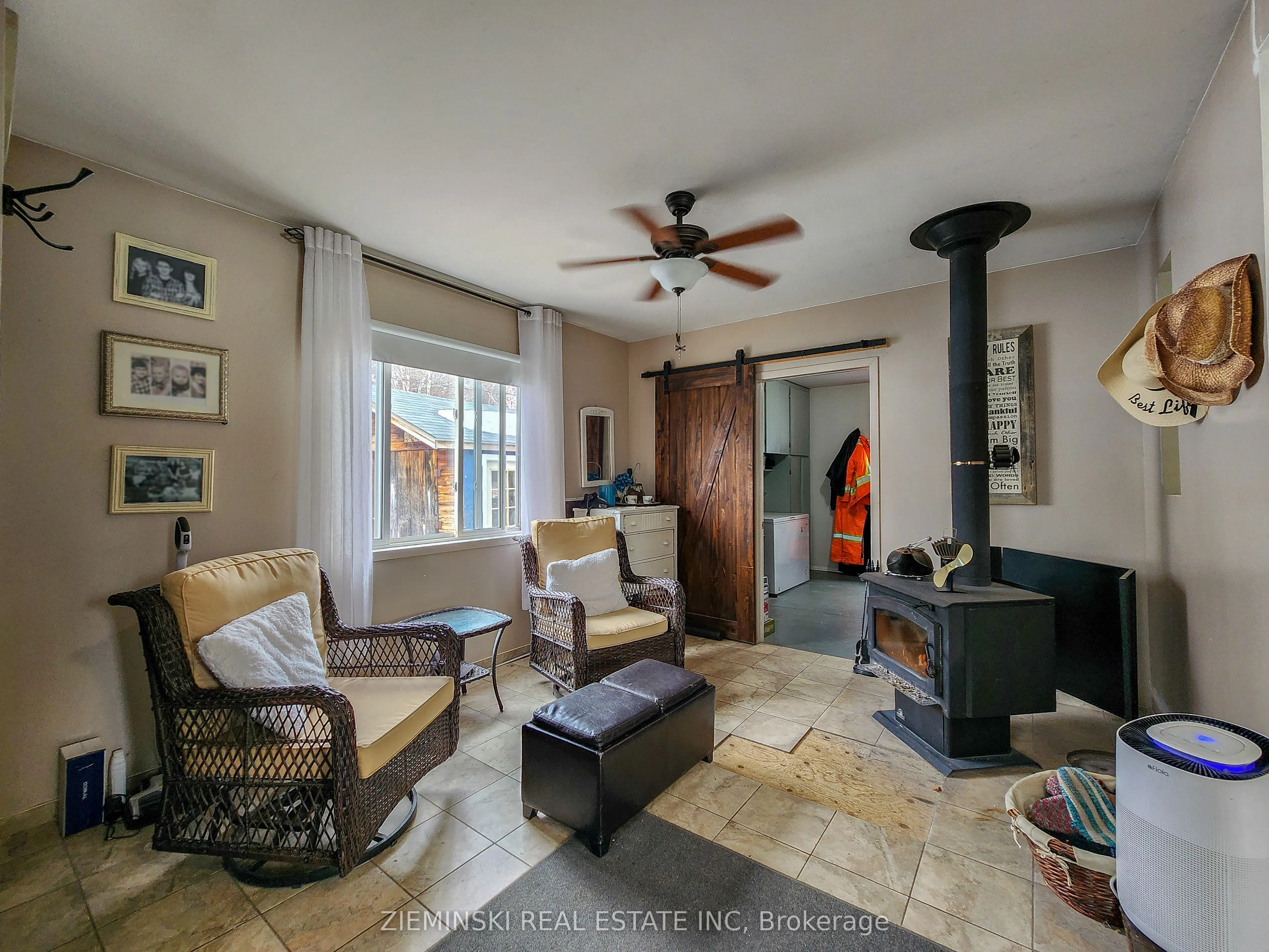 21-8885 11 Highway