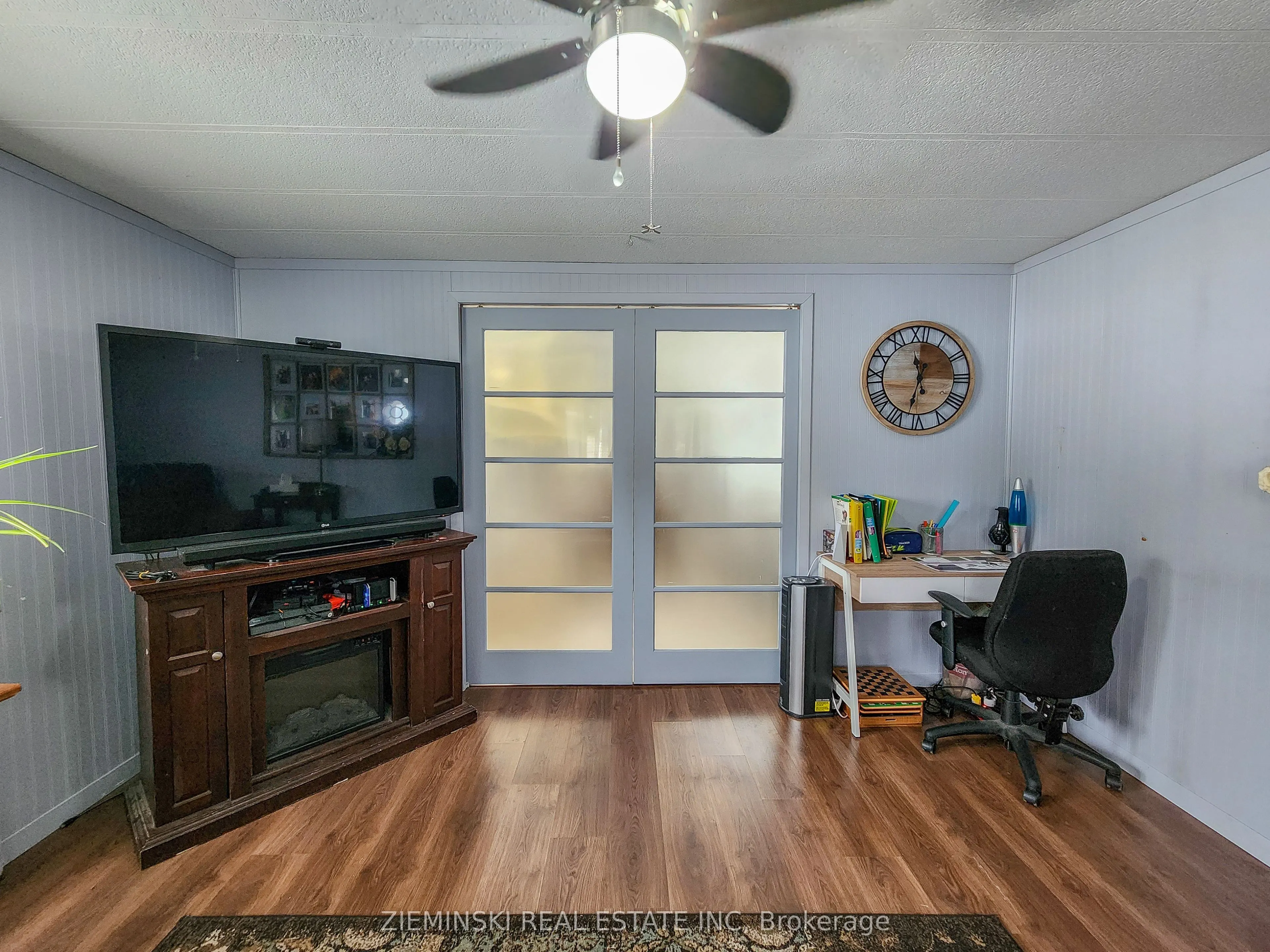 21-8885 11 Highway