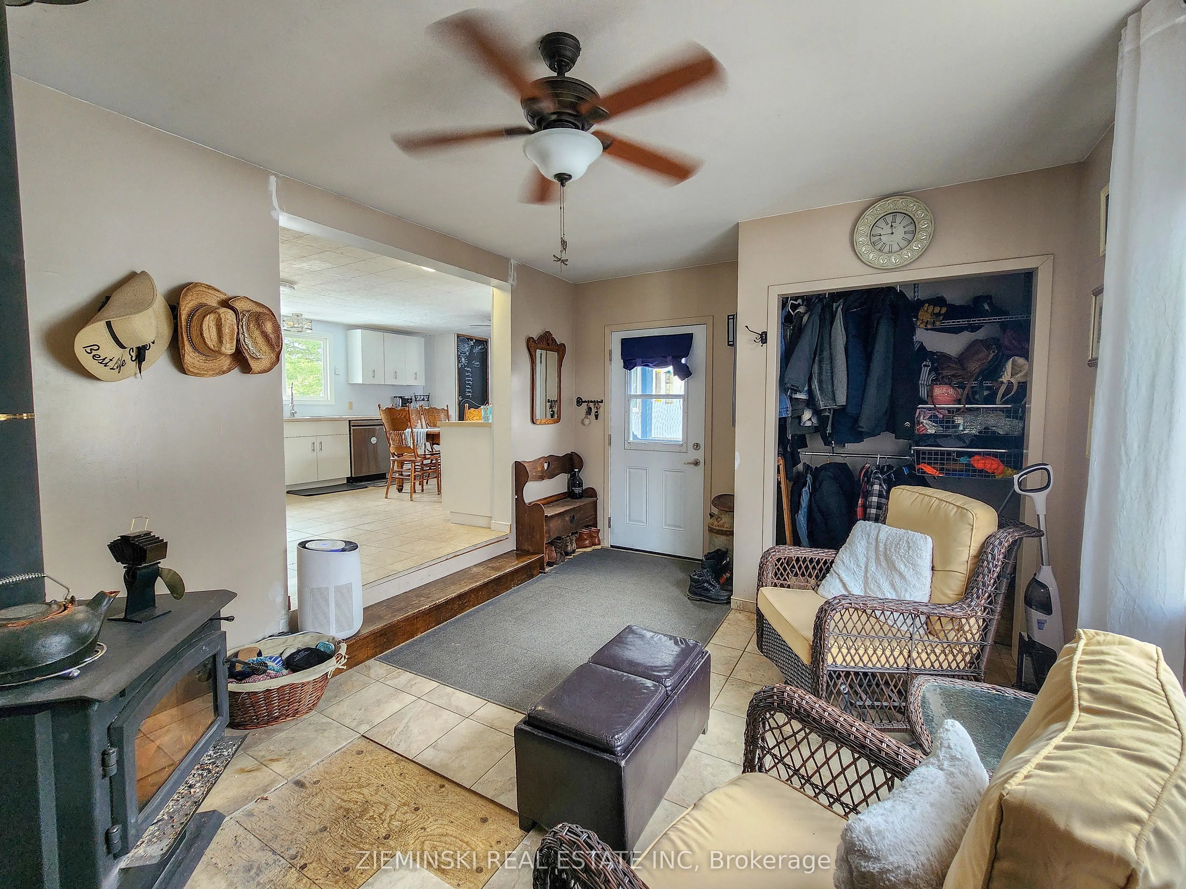 21-8885 11 Highway