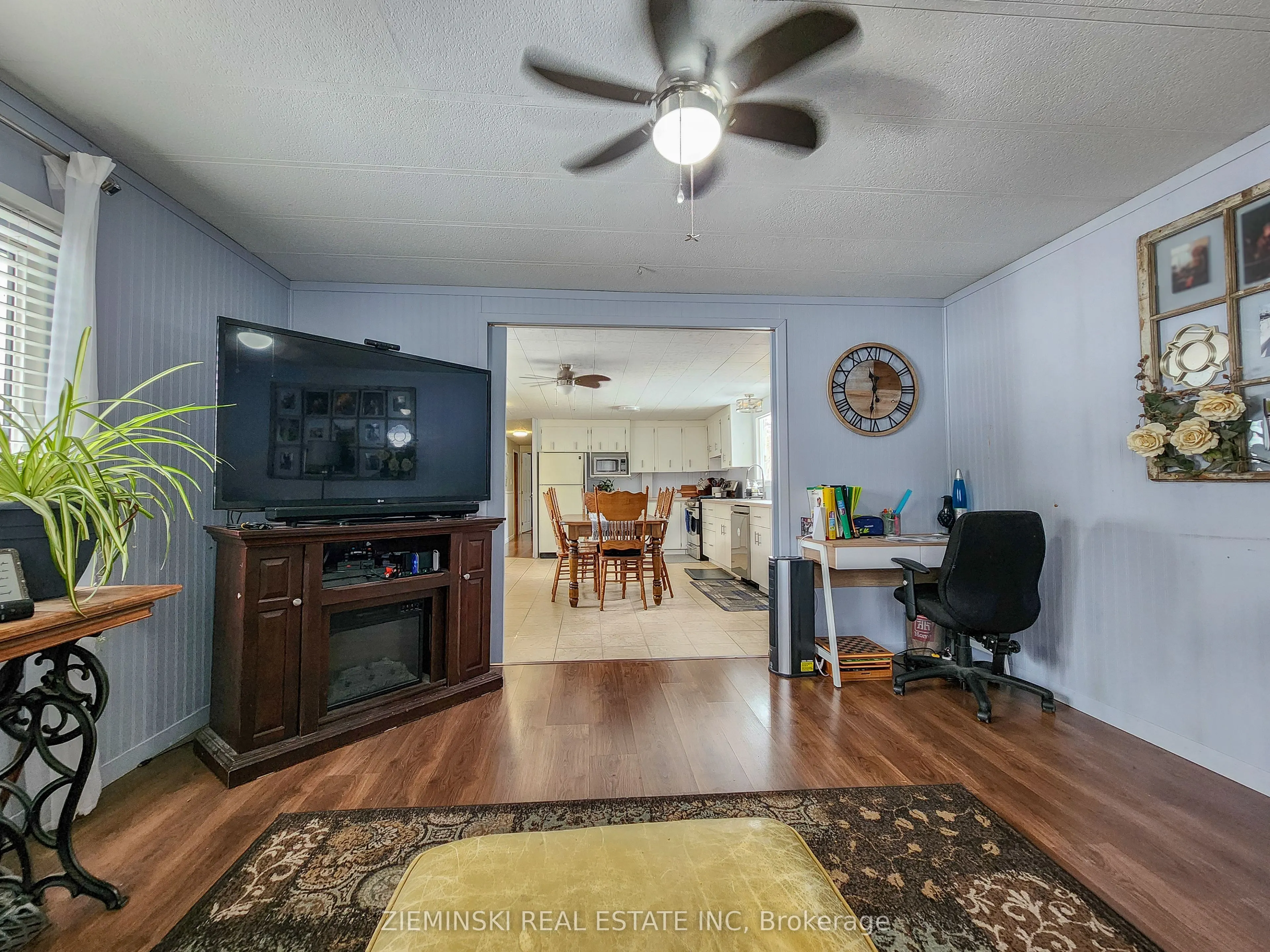21-8885 11 Highway