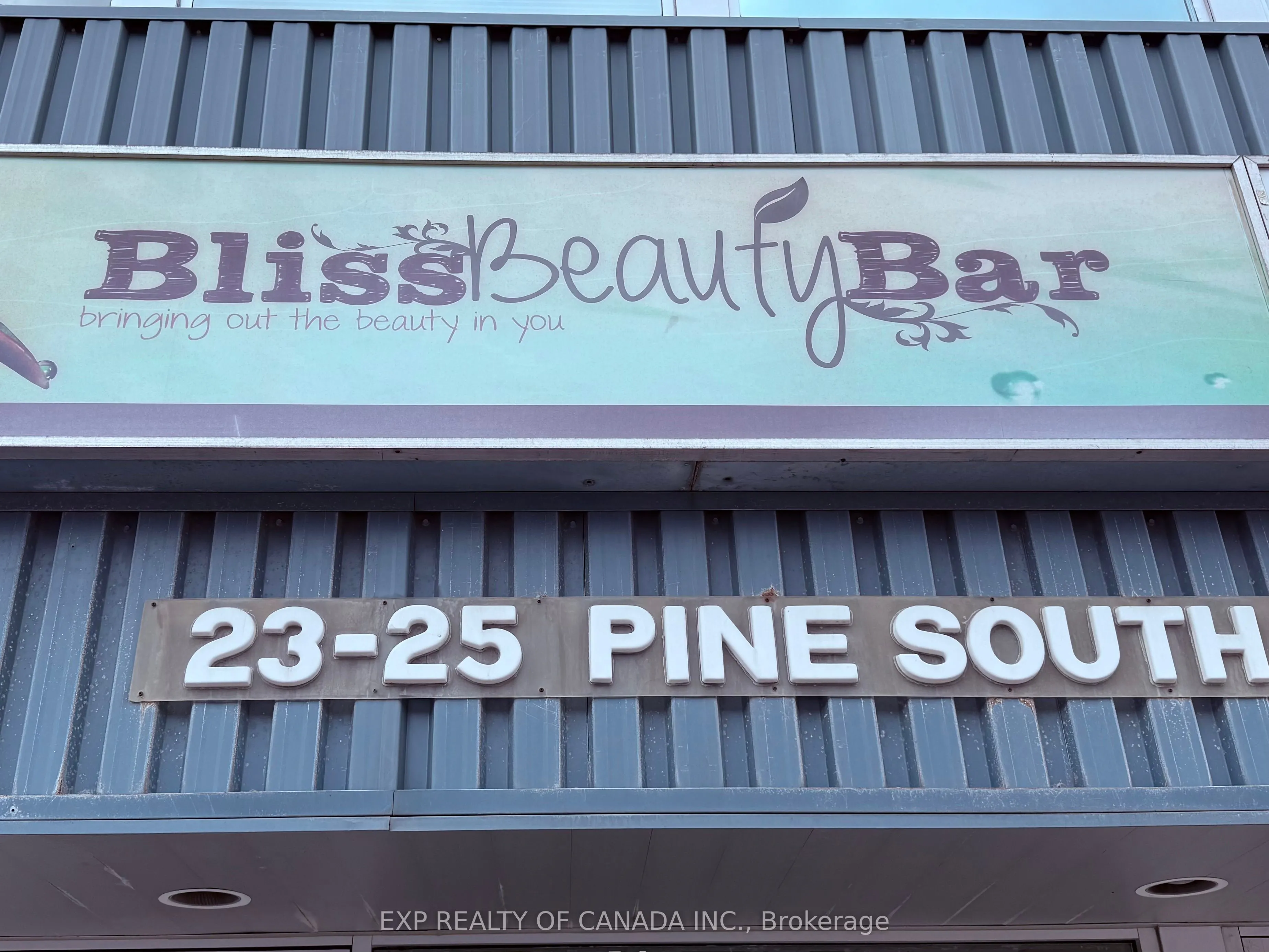 23-25 Pine Street S
