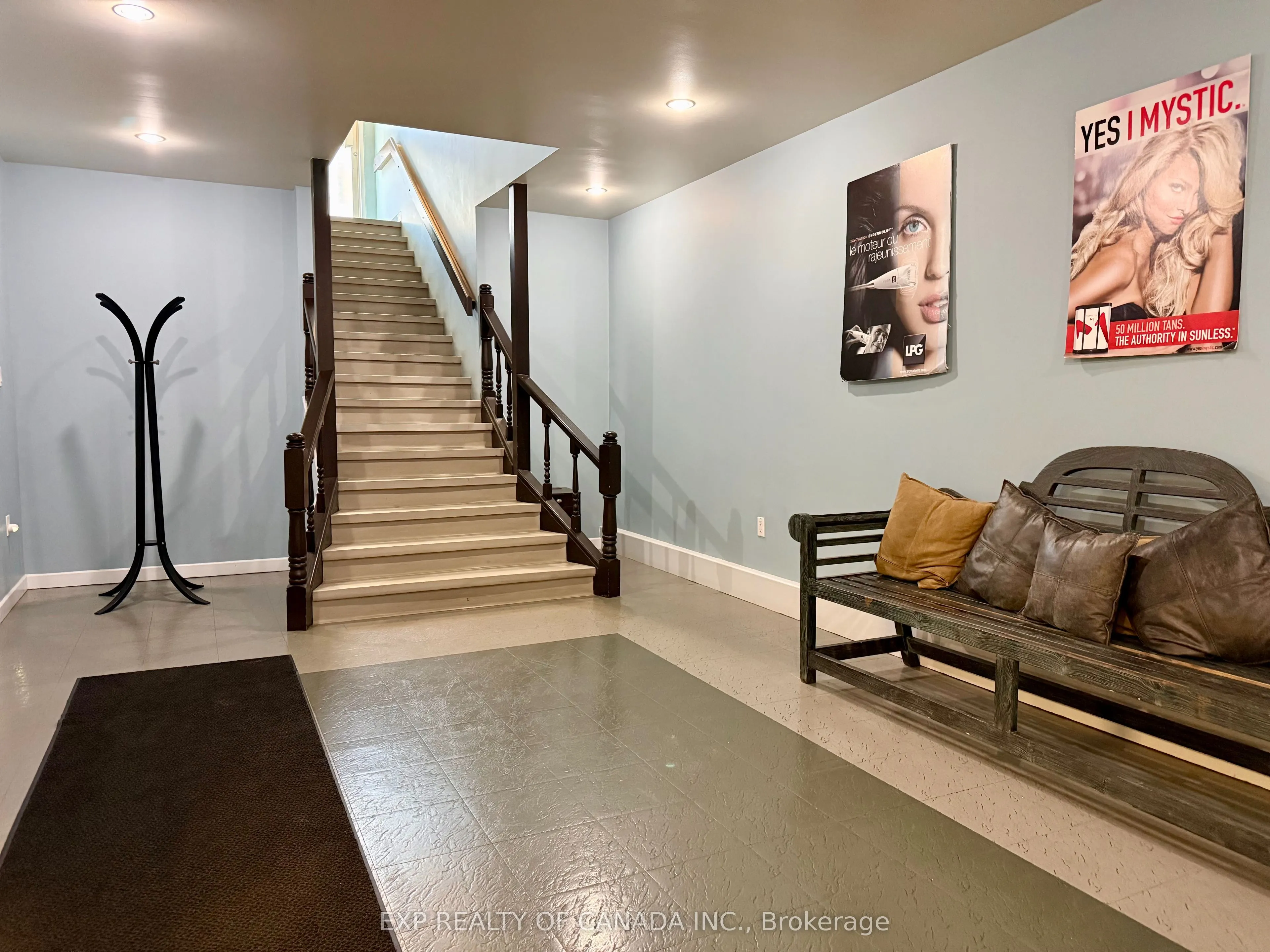 23-25 Pine Street S
