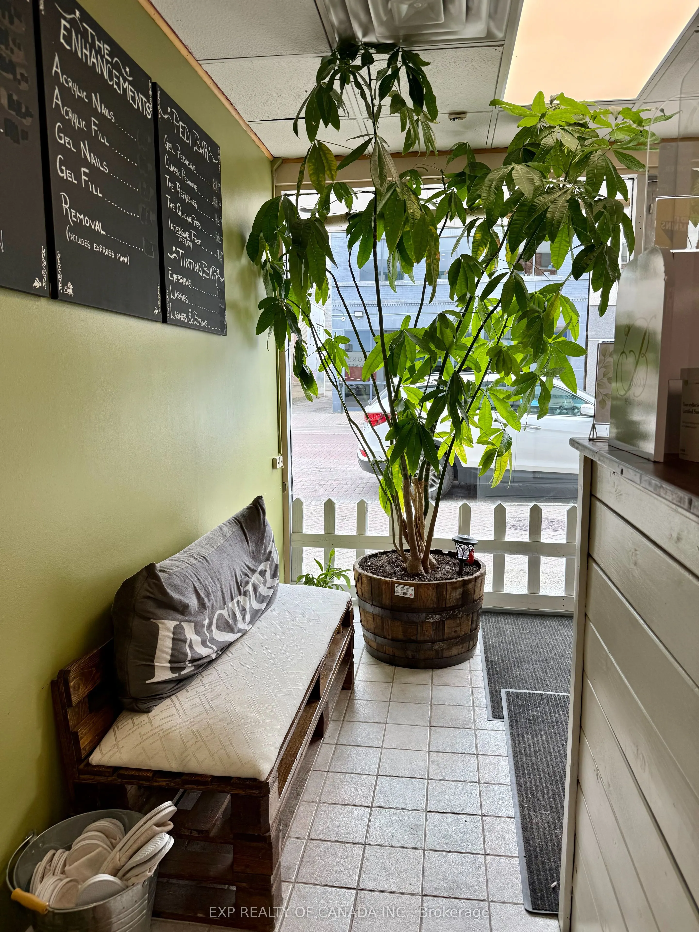 23-25 Pine Street S