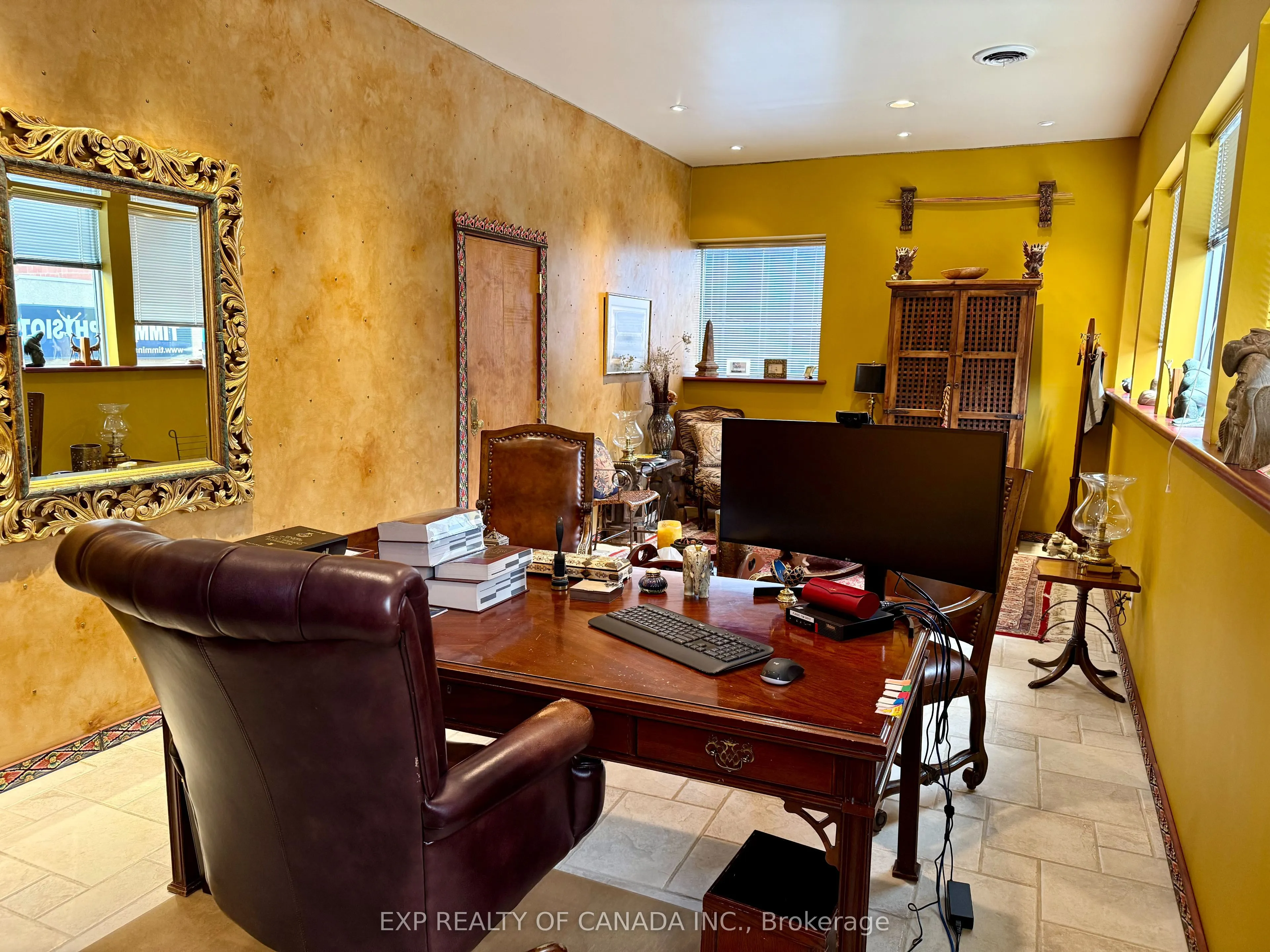 23-25 Pine Street S