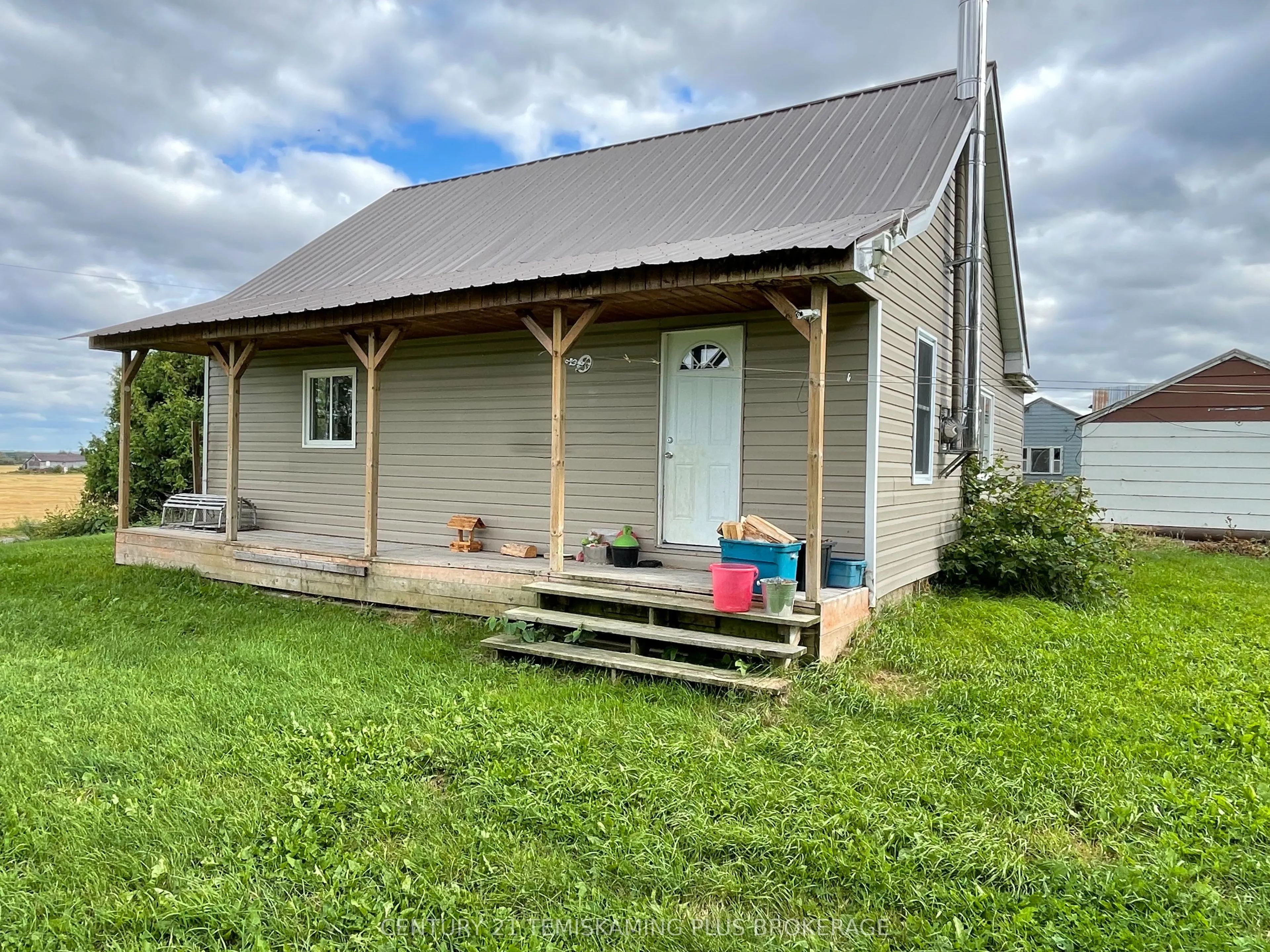 253156 Roger's Road