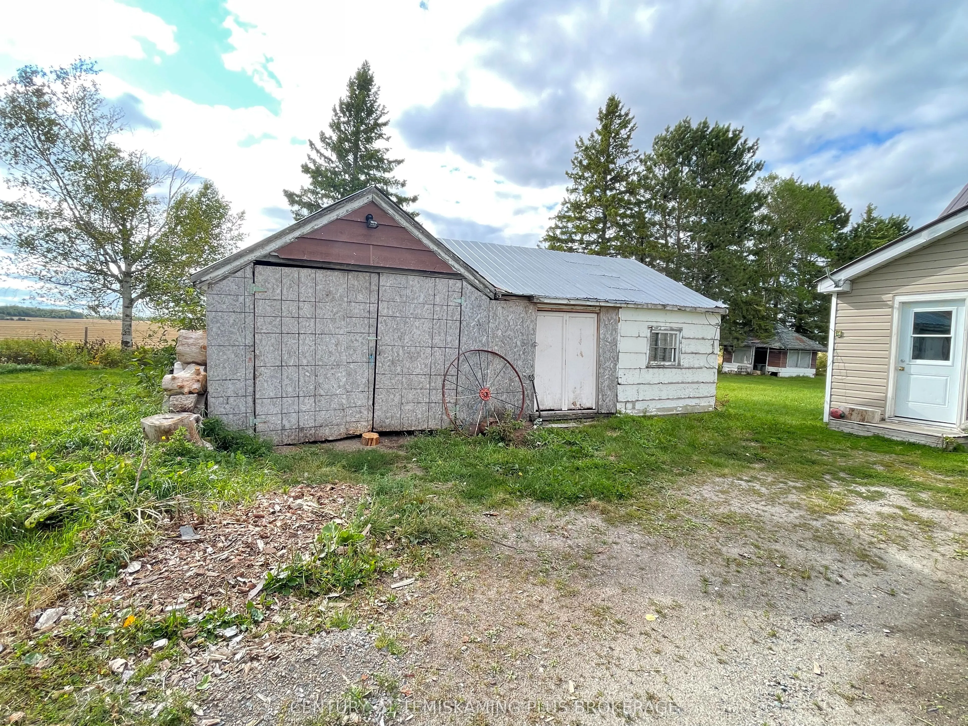 253156 Roger's Road