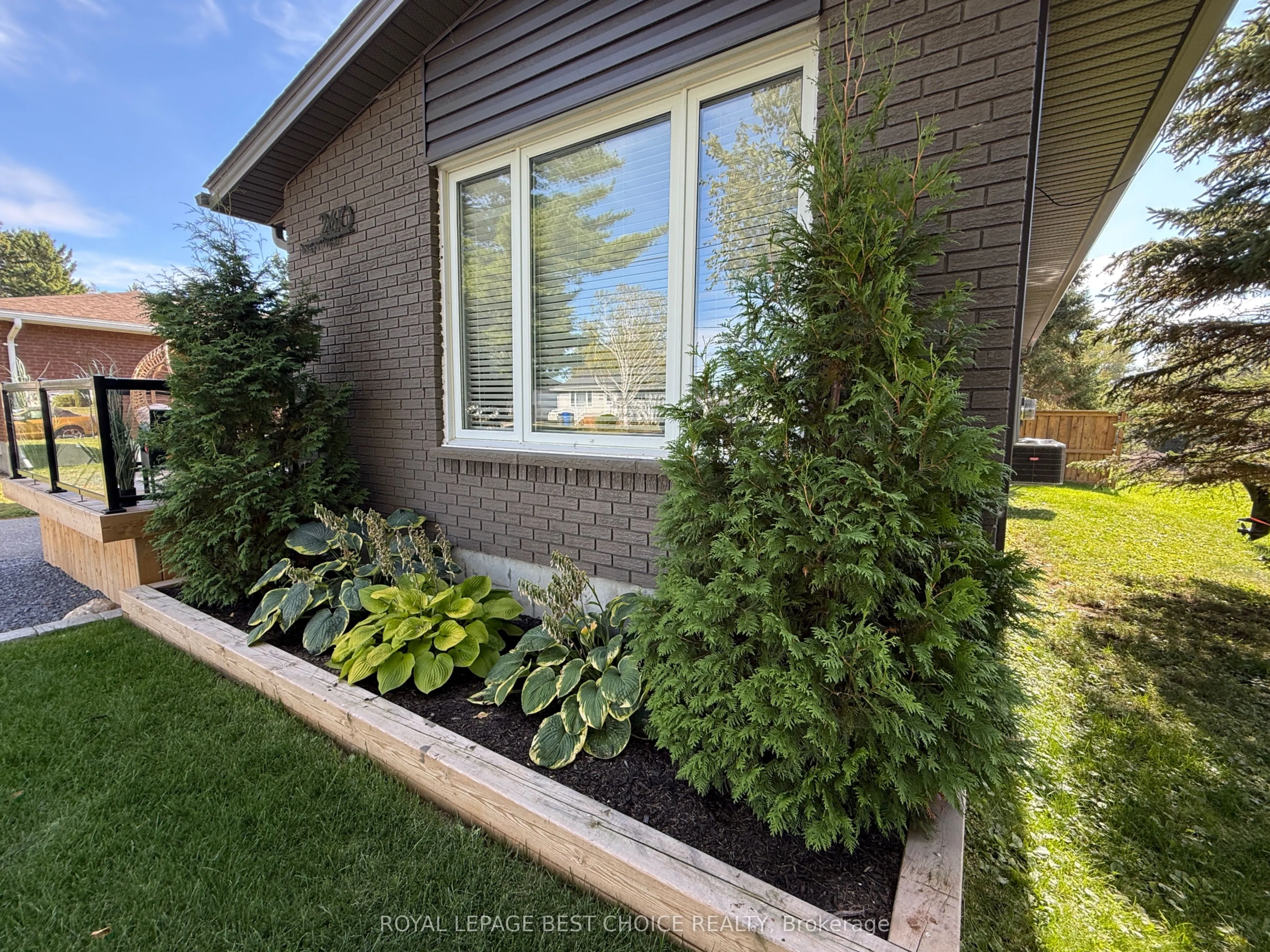 260 Pine Street W