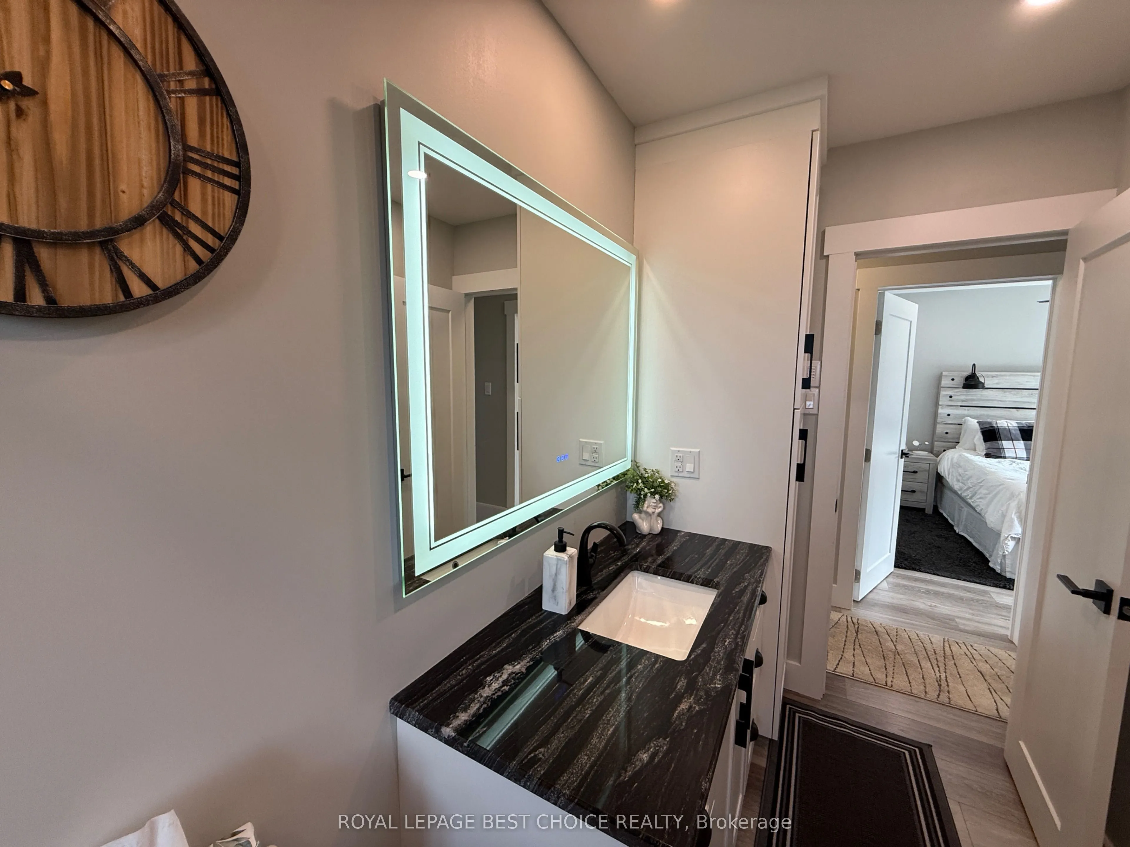 260 Pine Street W