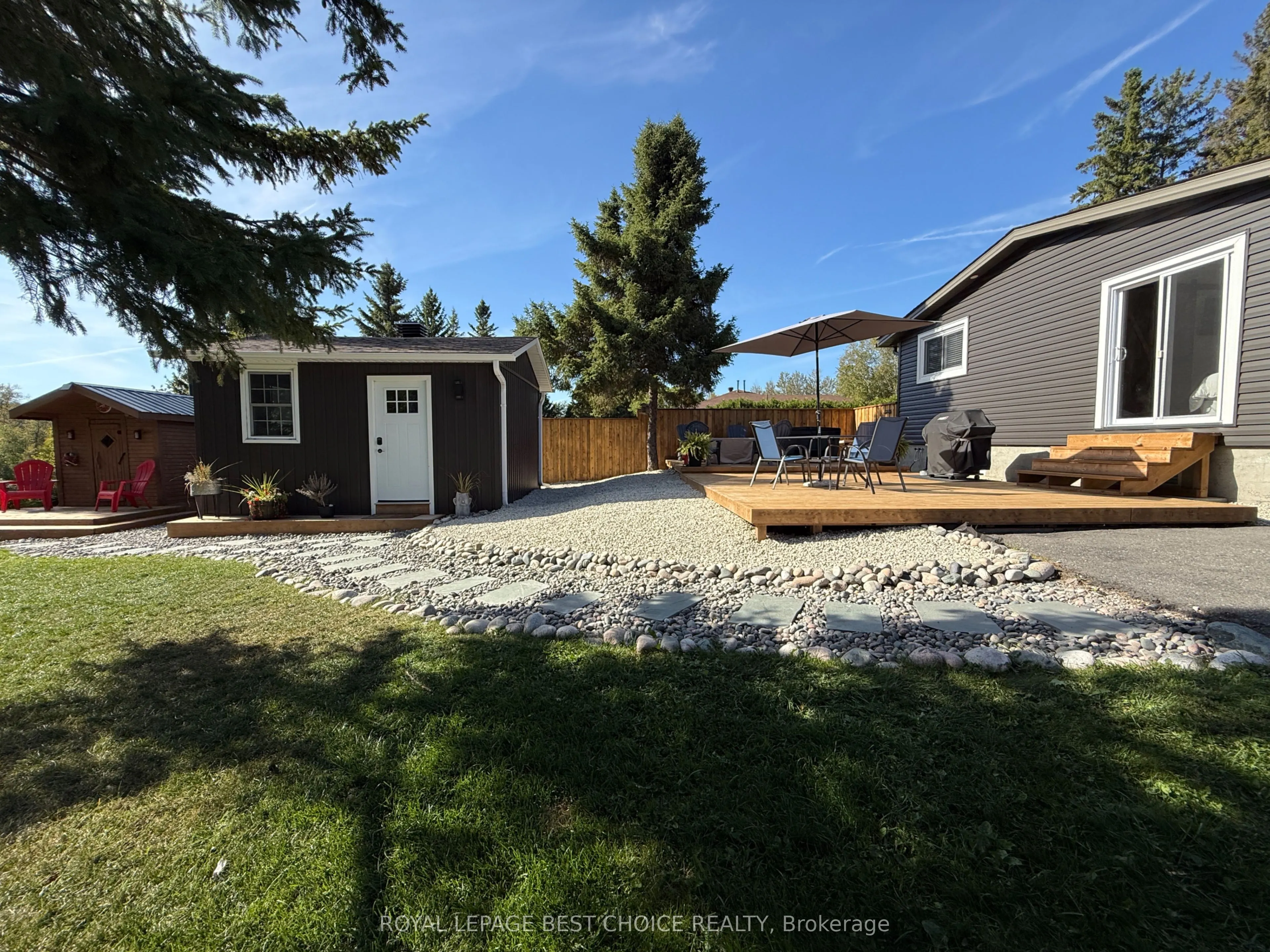 260 Pine Street W