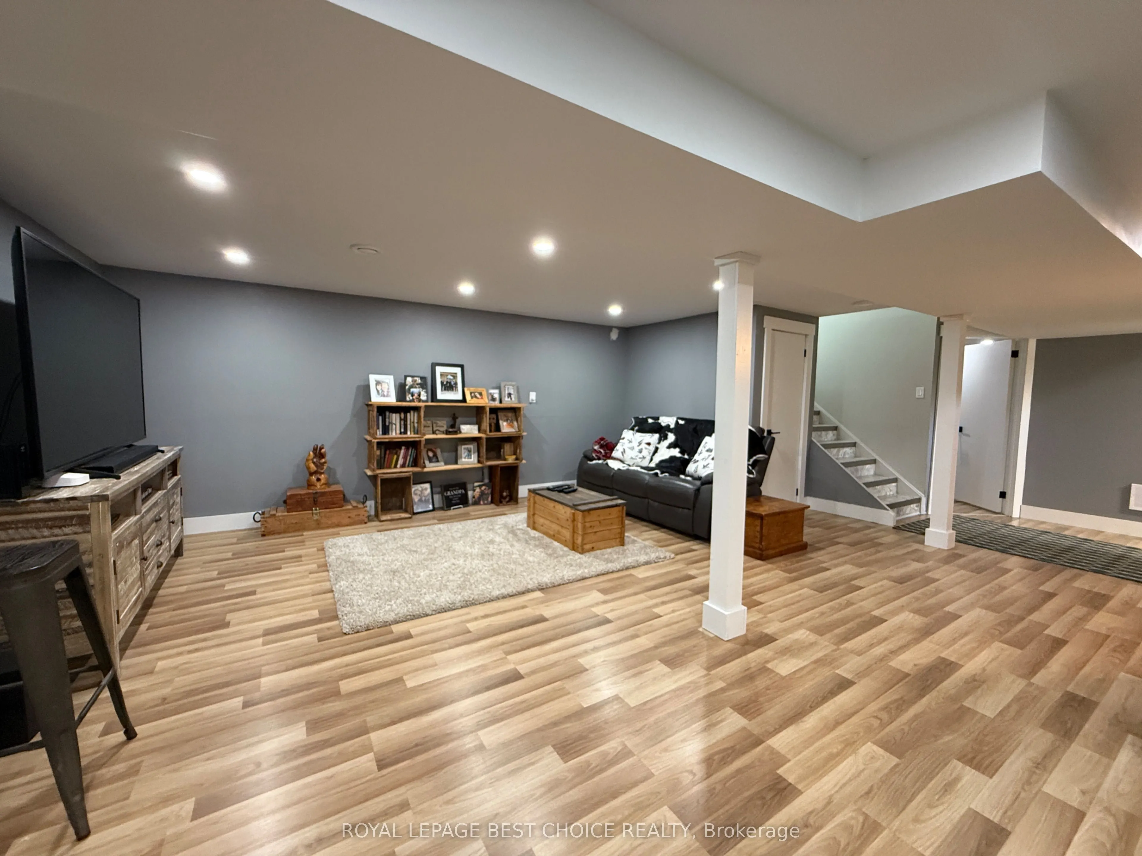 260 Pine Street W