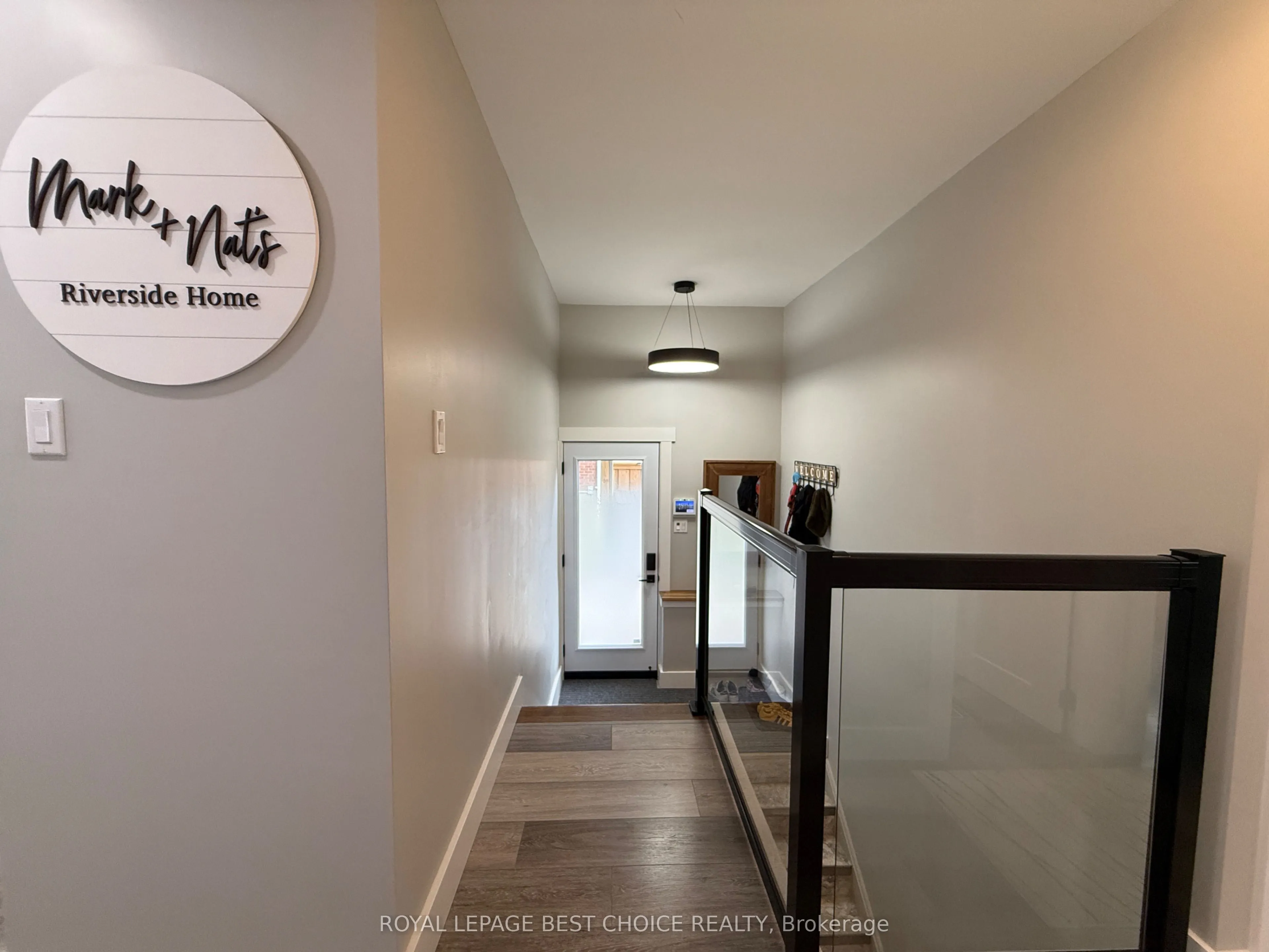 260 Pine Street W