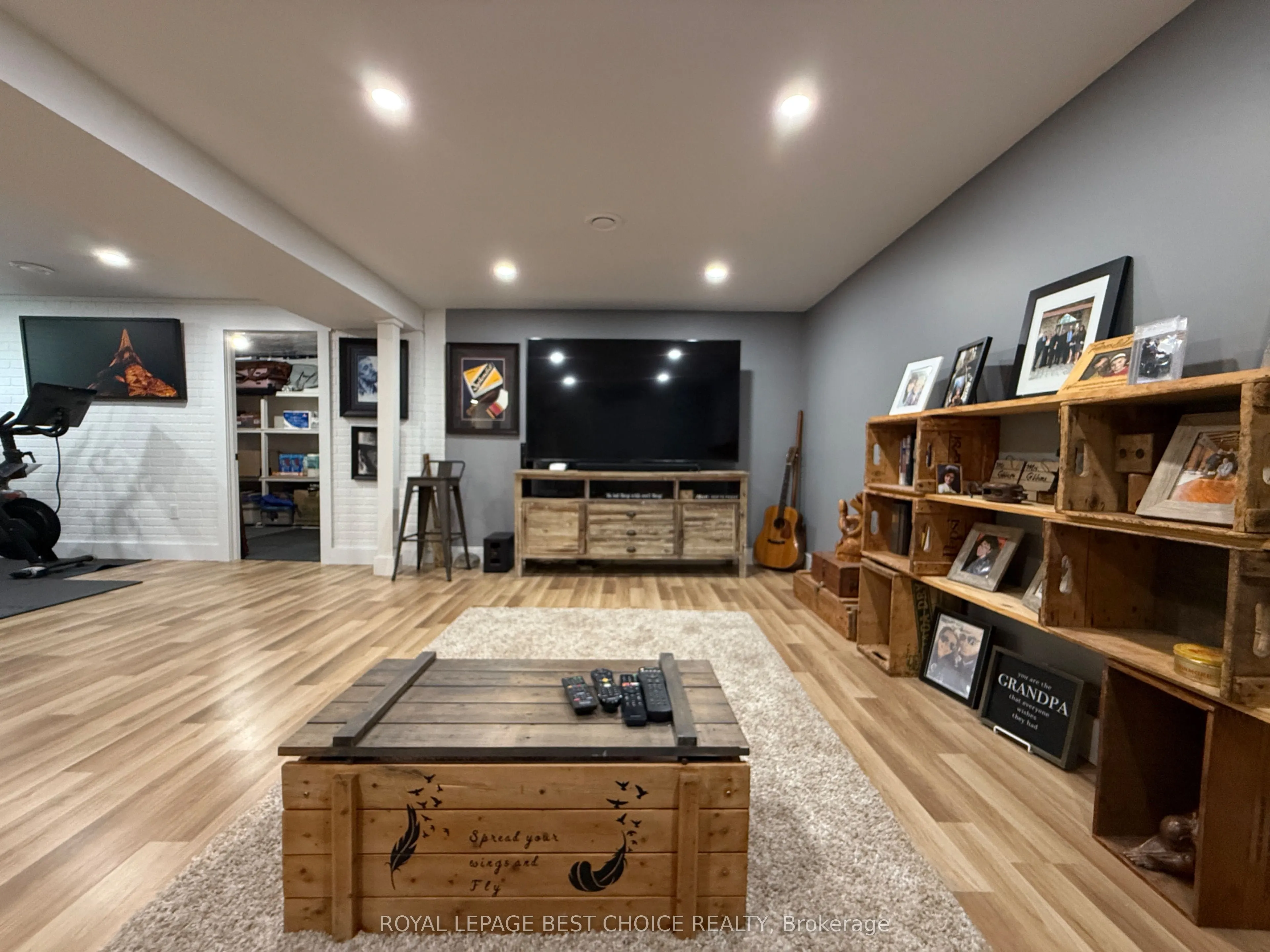 260 Pine Street W