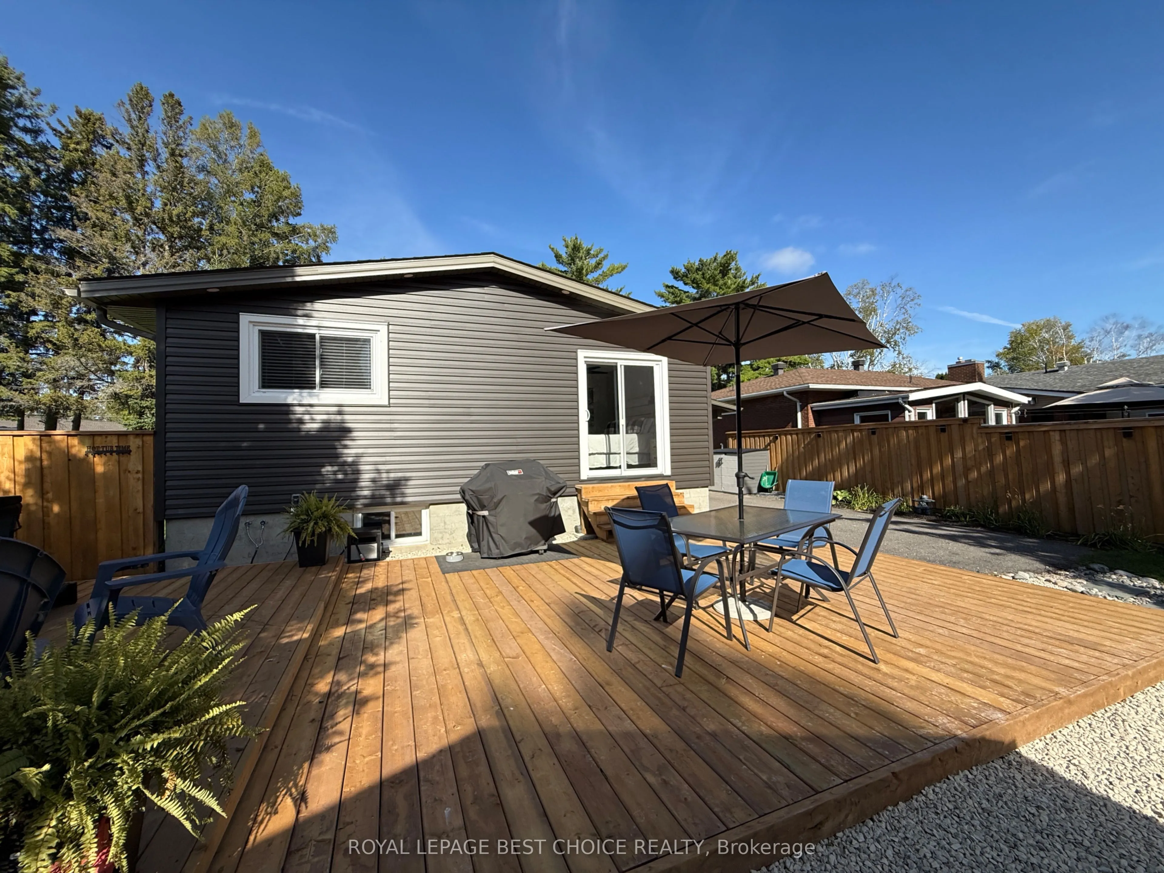260 Pine Street W