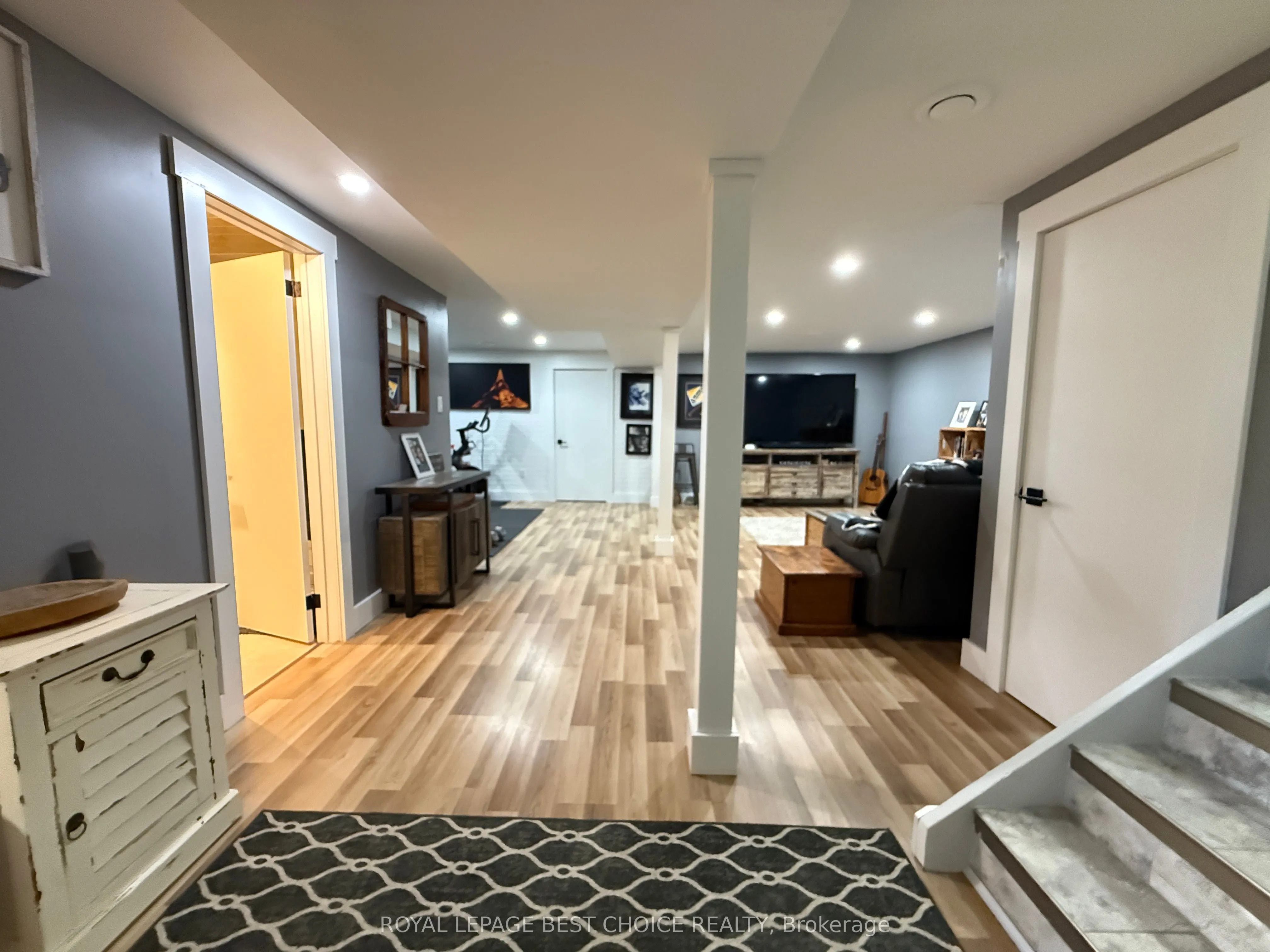 260 Pine Street W