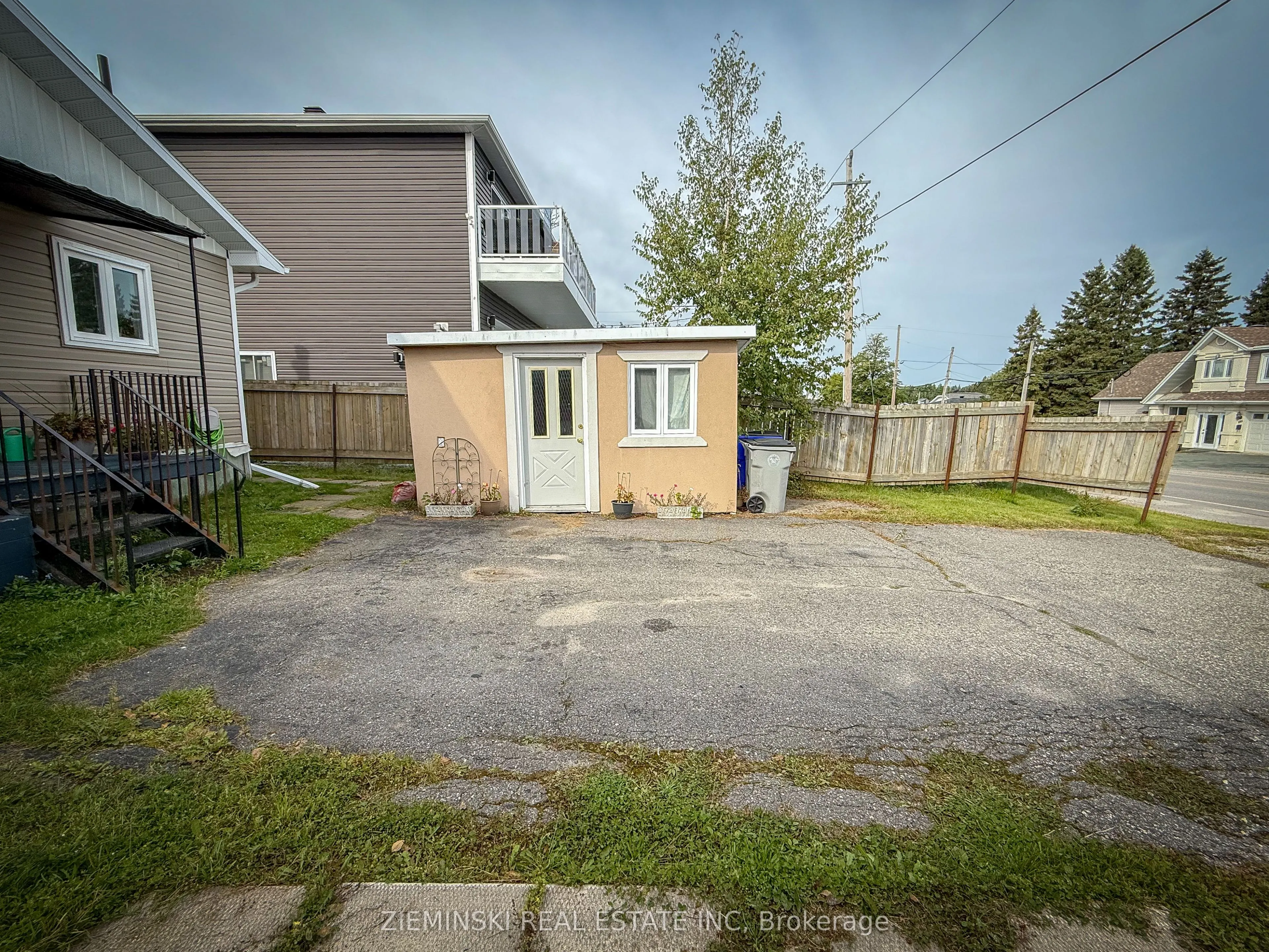 18 Laurier Avenue