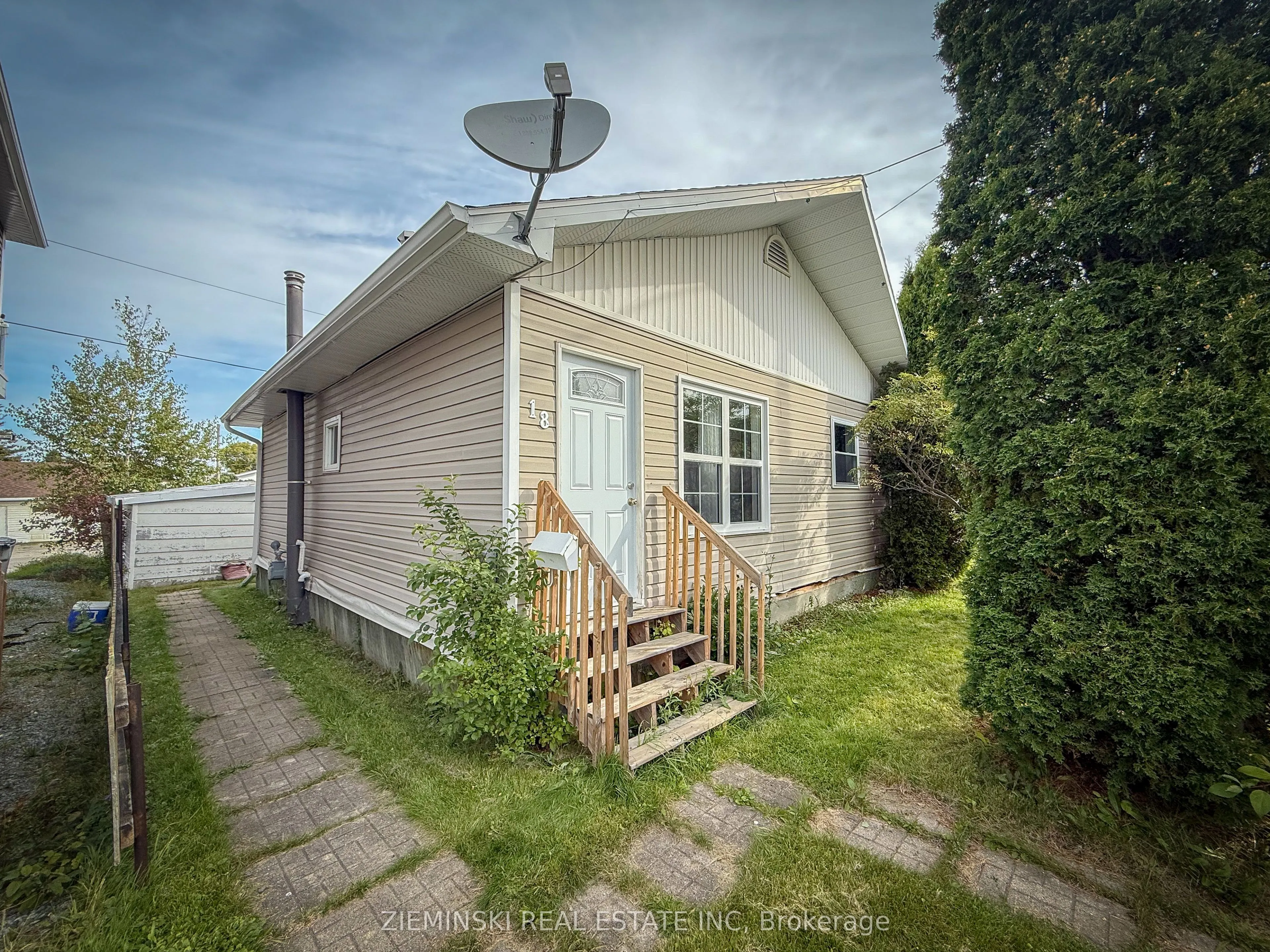 18 Laurier Avenue