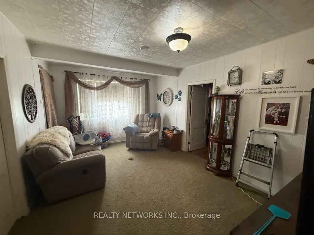 6 Hollinger Lane