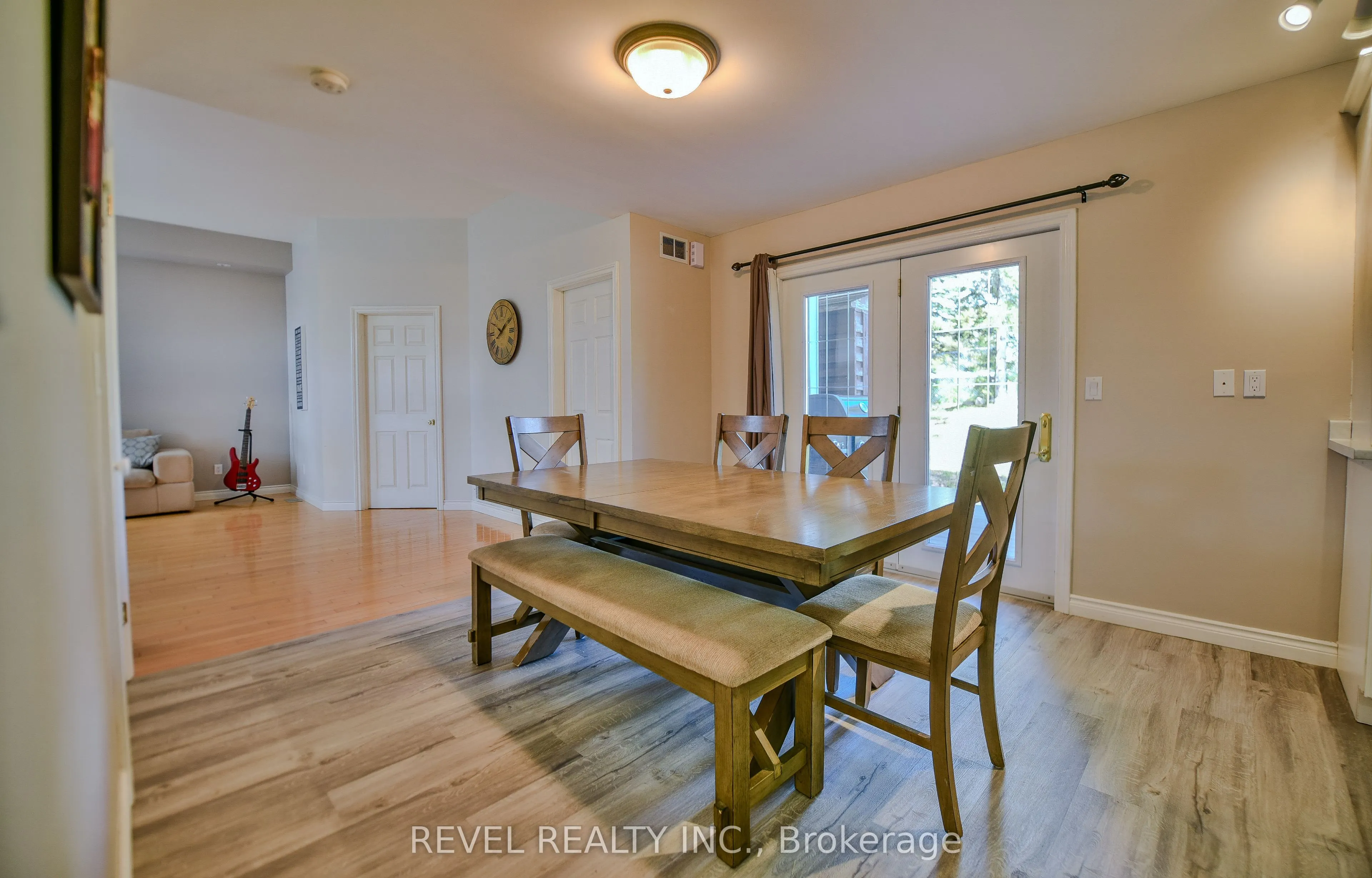 52 Castlewood Avenue