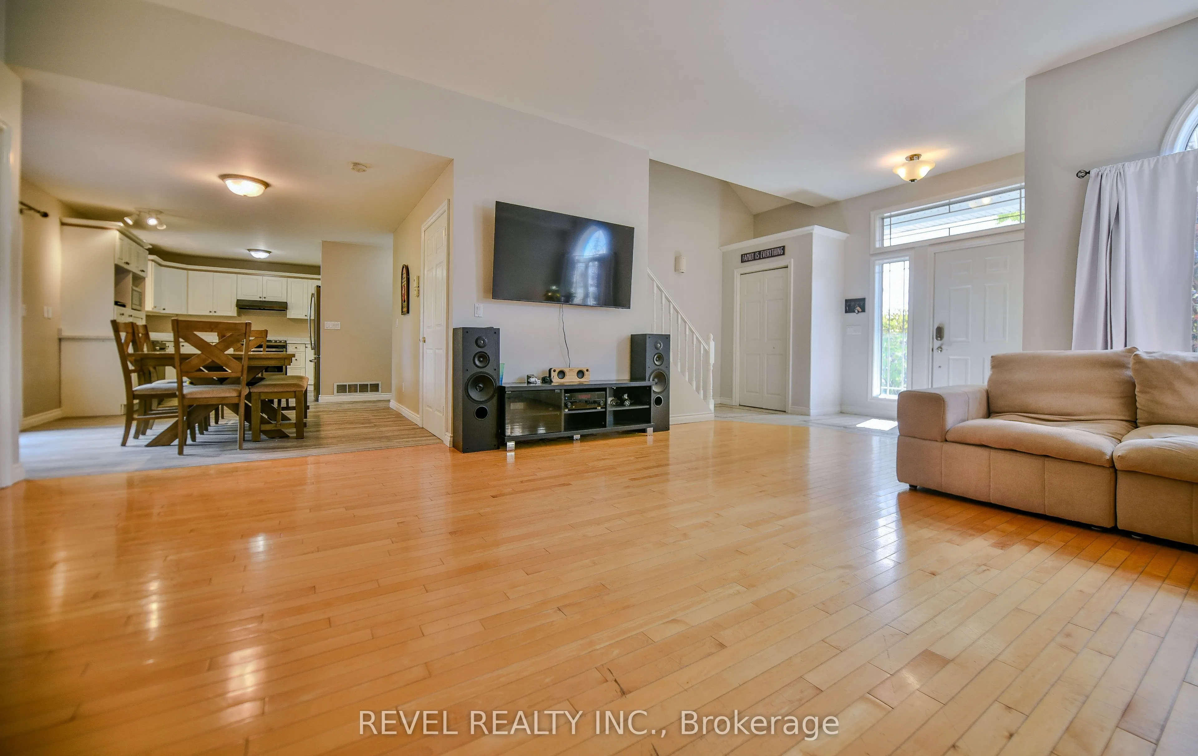 52 Castlewood Avenue