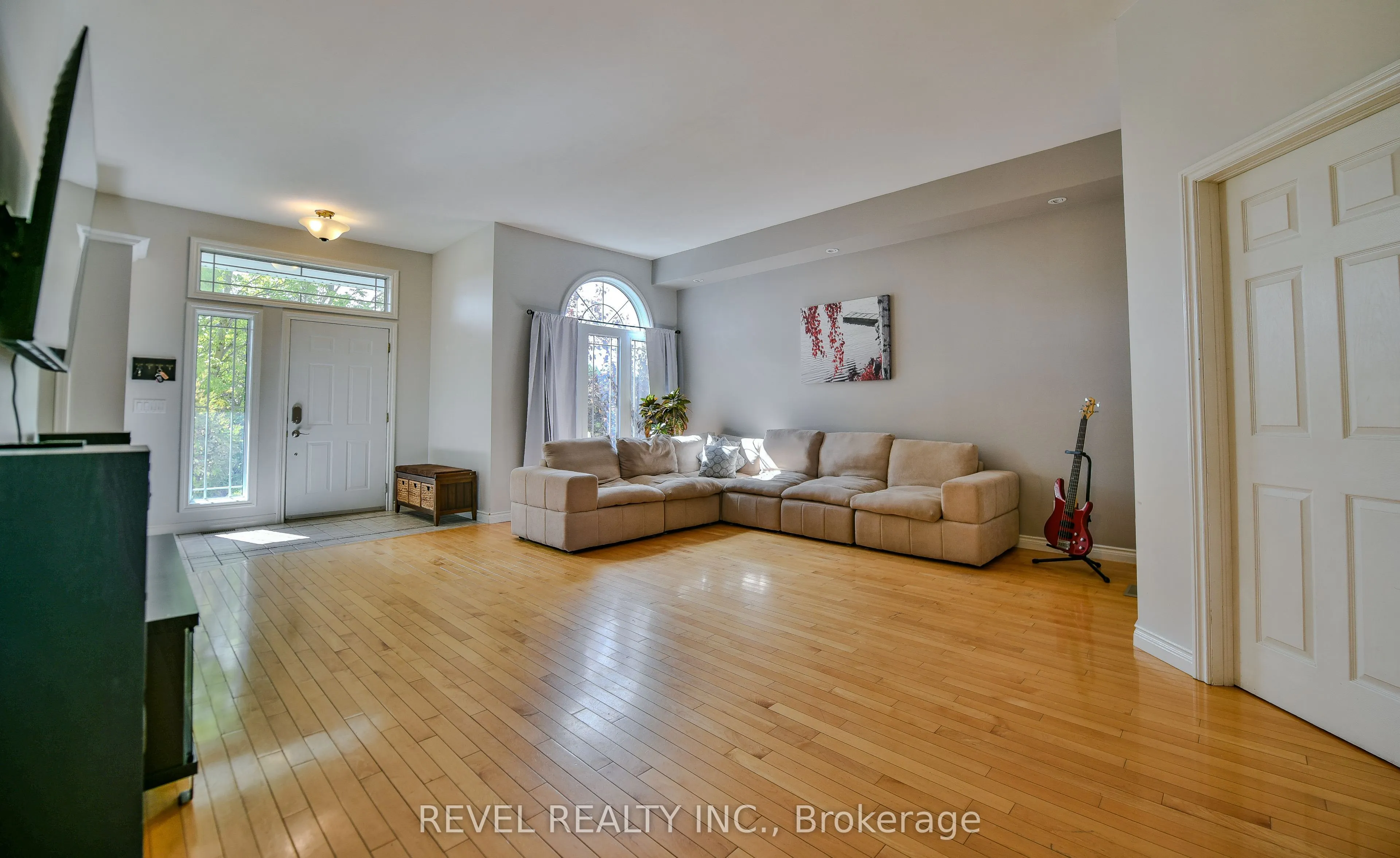 52 Castlewood Avenue